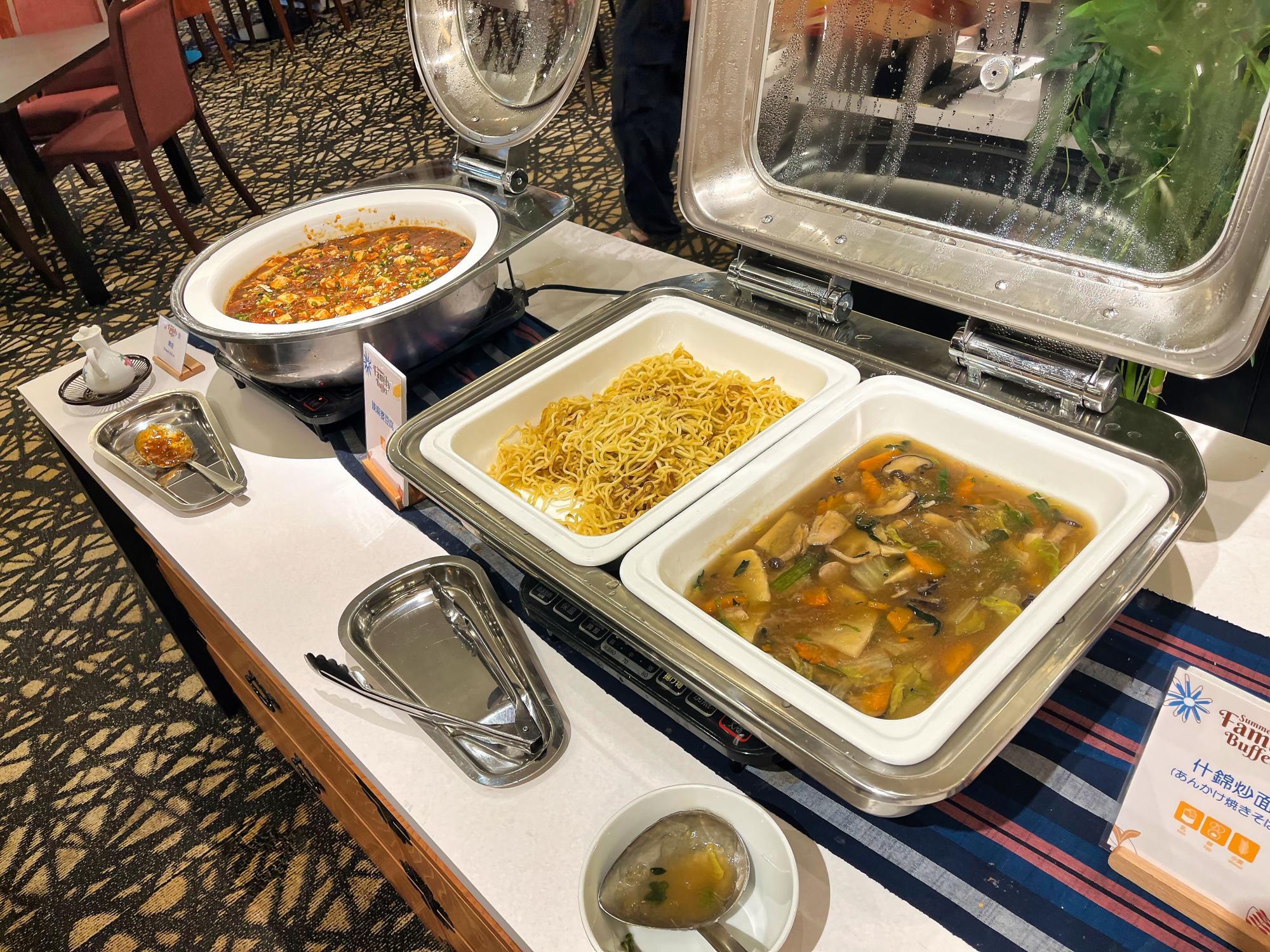 丸峰観光ホテルの「夏休みファミリーランチバイキング」あんかけ焼きそば 麻婆豆腐