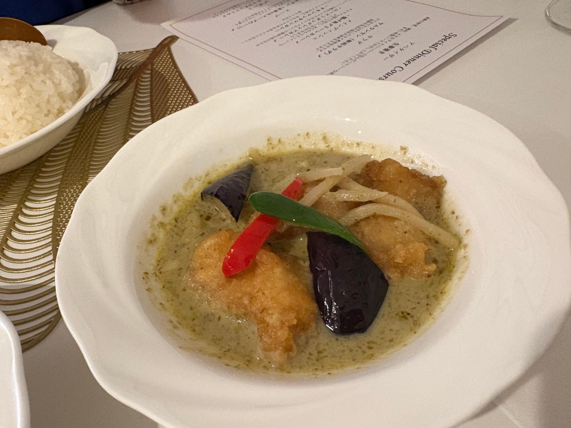 タイ料理レストラン バンコクコーナー 揚げ魚 グリーンカレー