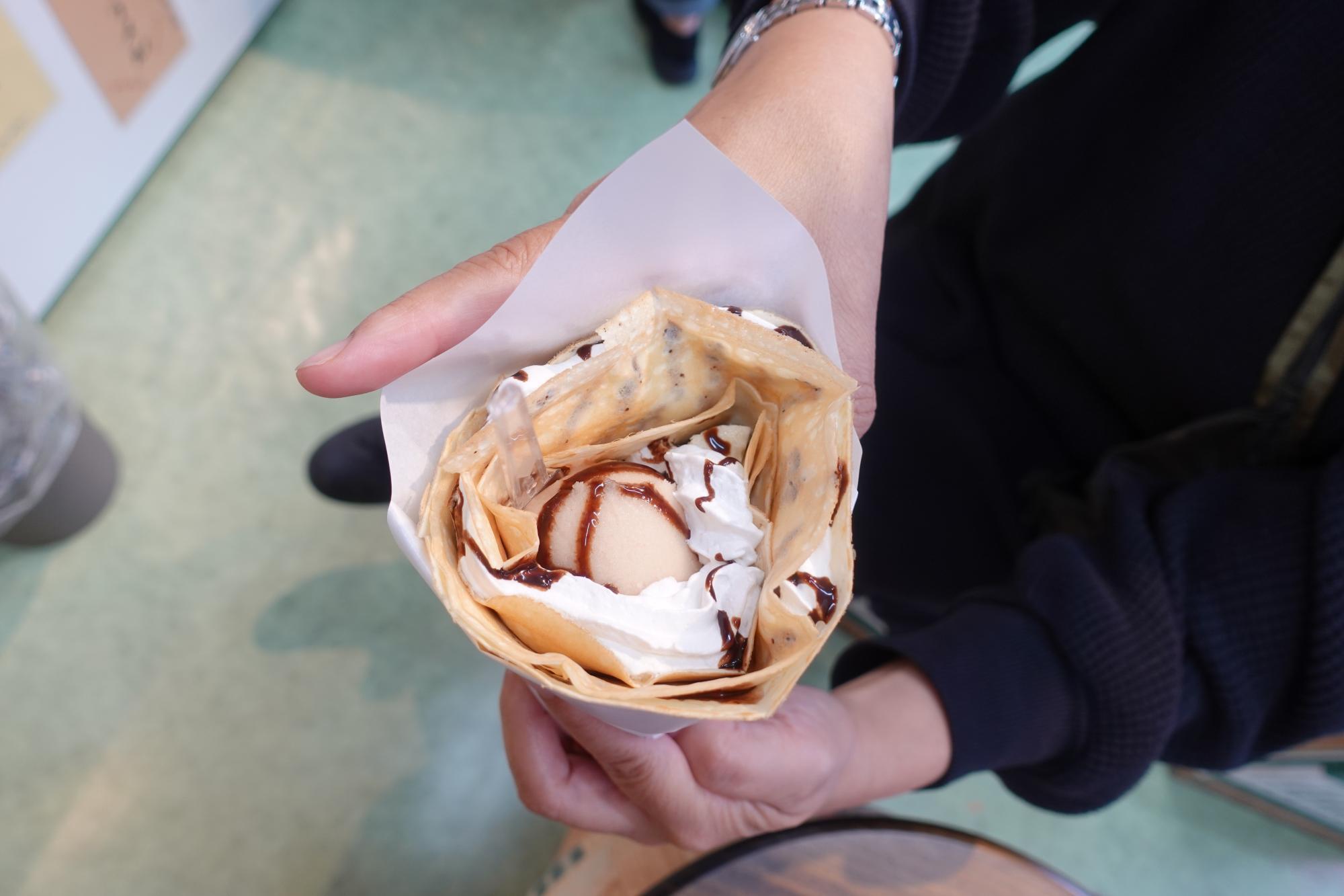 「チョコバナナとジェラートのクレープ」を「福島産桃のシャーベット」