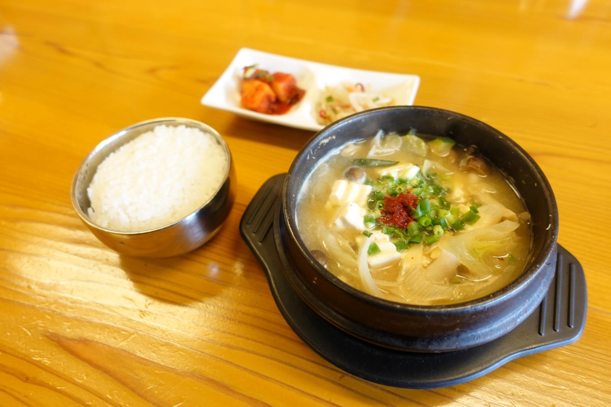 韓国料理 いぶし 味噌チゲ