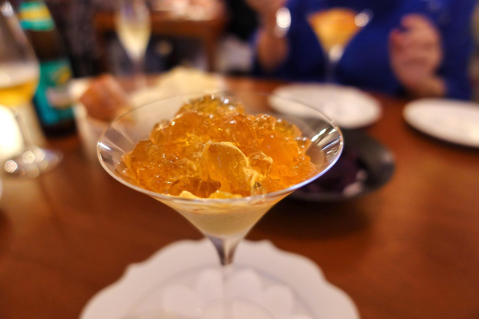 ワインバー ココット ニンジンのムースとコンソメゼリーのカクテル仕立て