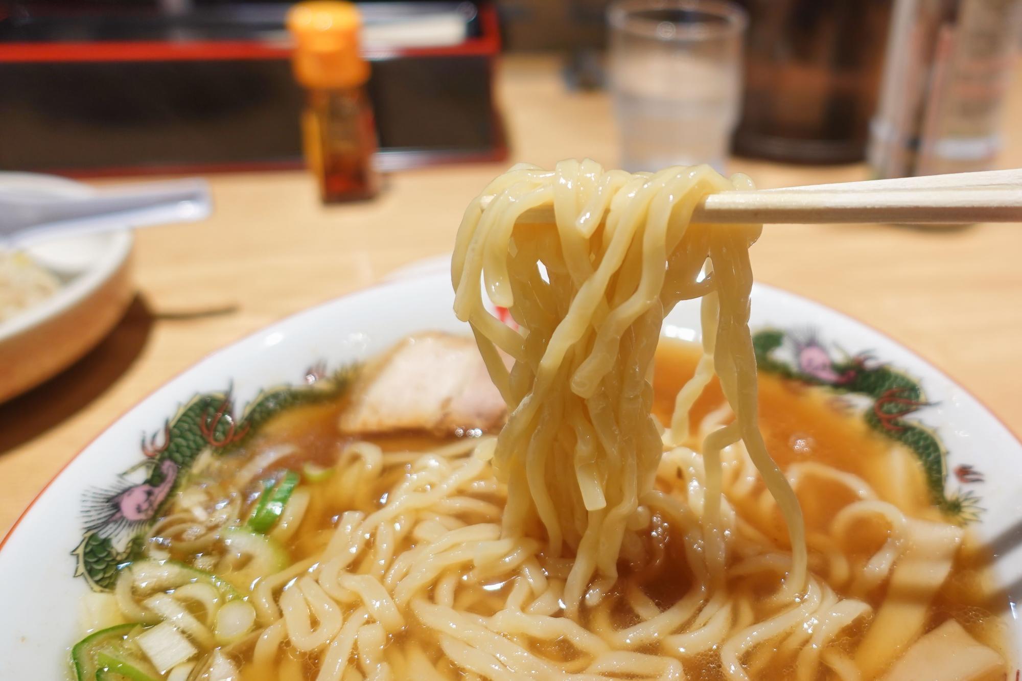 たんぽぽ亭 喜多方ラーメン 麺リフトアップ