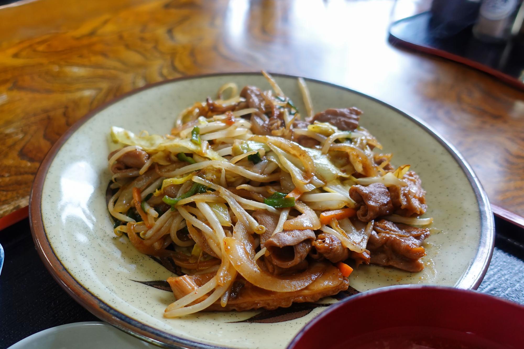 わたなべ食堂 もつ野菜炒め定食