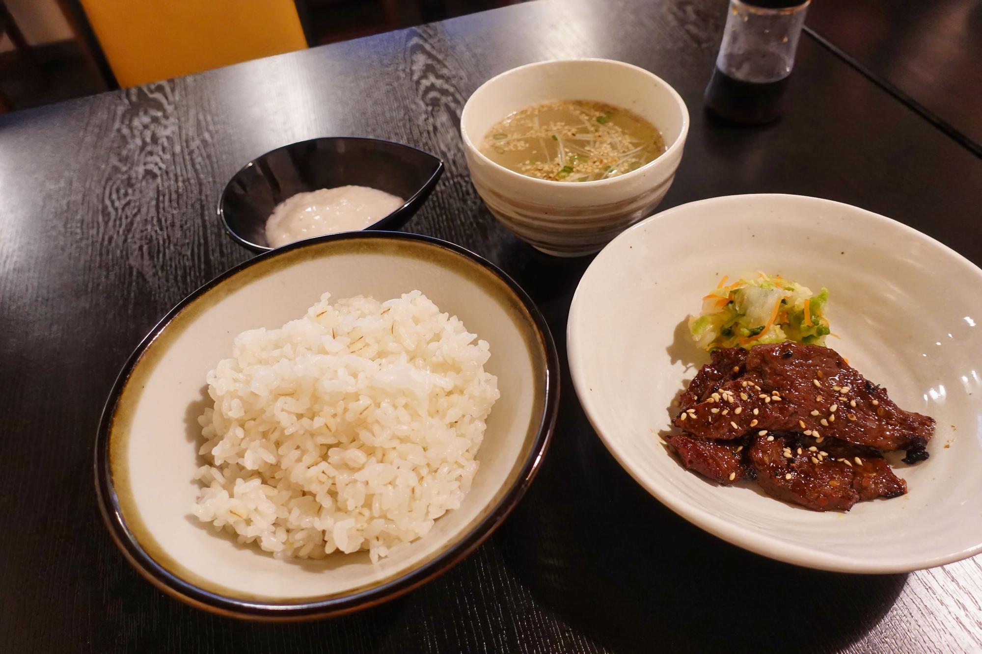小松島 店長おまかせコース 厚切り牛ハラミ・麦飯・とろろ・スープ