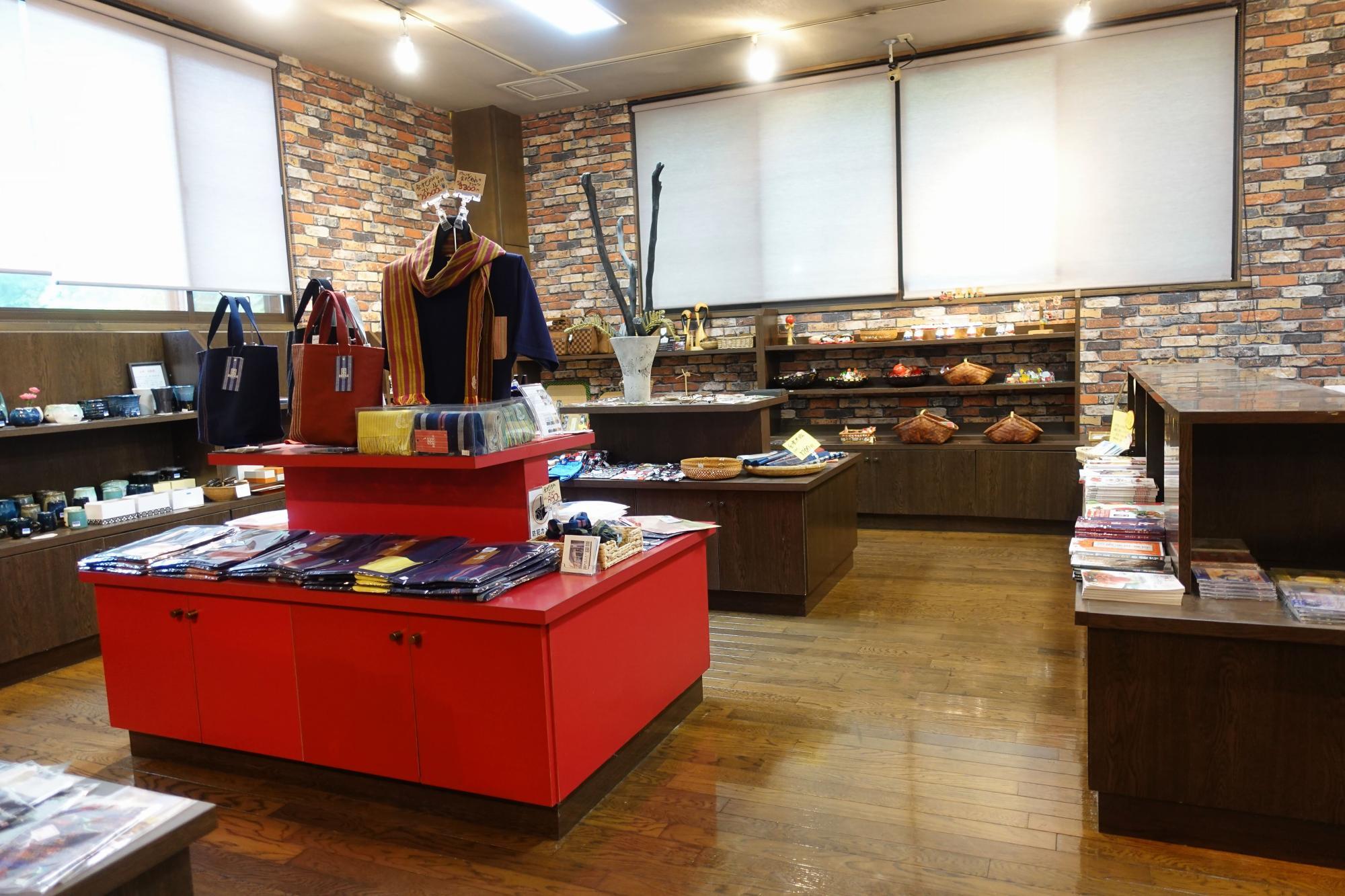 会津 熱塩温泉 山形屋 売店 寒椿