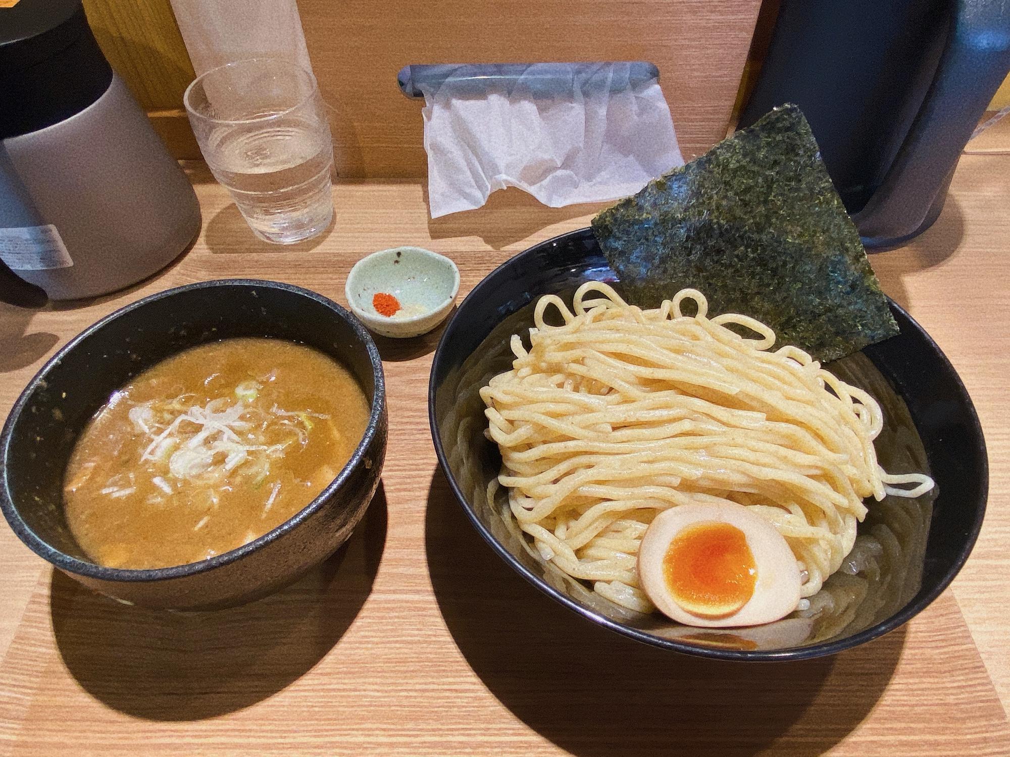 つけ麺  弐瓶(にかめ) つけ麺 (魚介豚骨つけ麺)