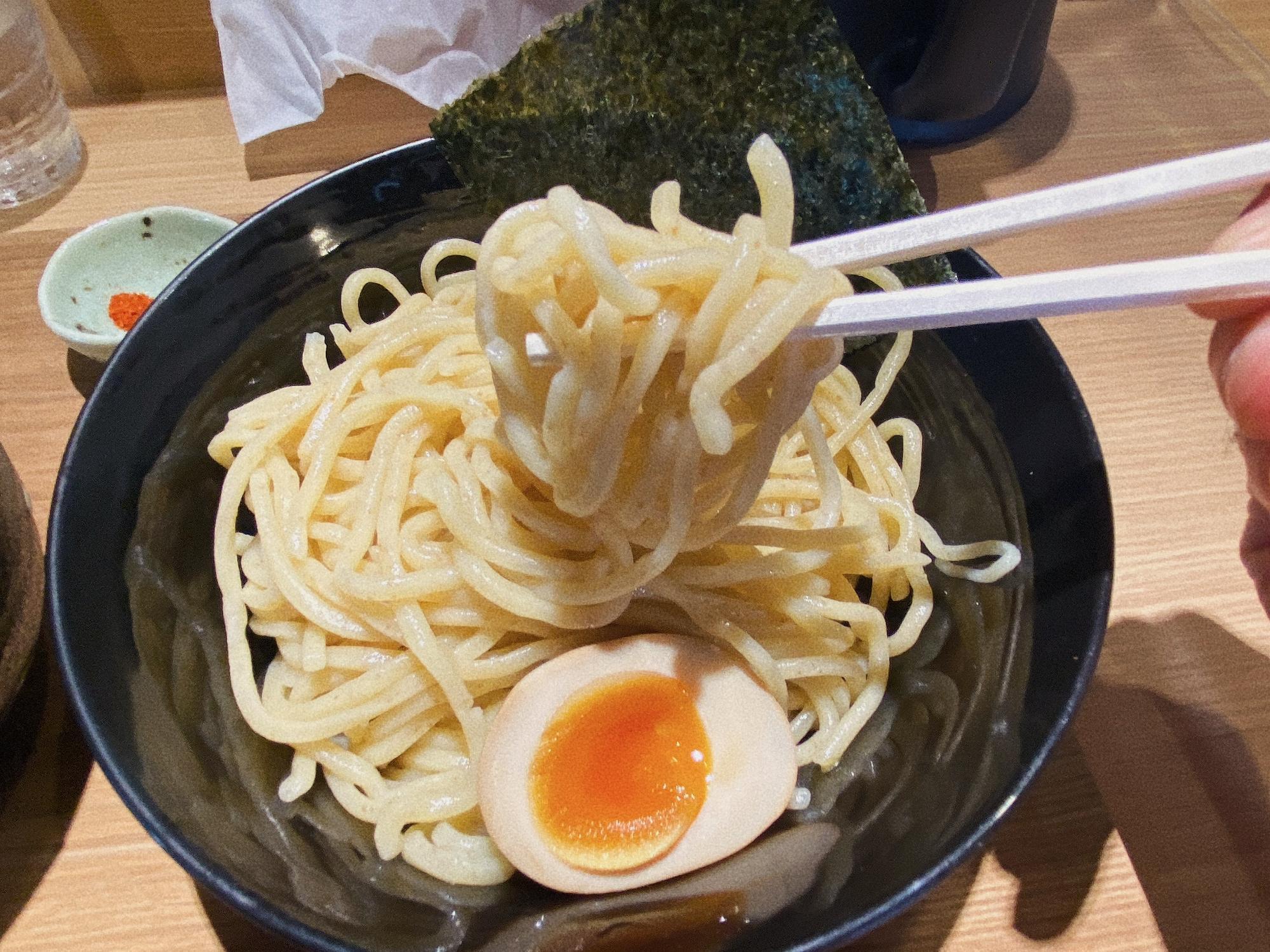 つけ麺  弐瓶(にかめ) つけ麺 (魚介豚骨つけ麺) 麺