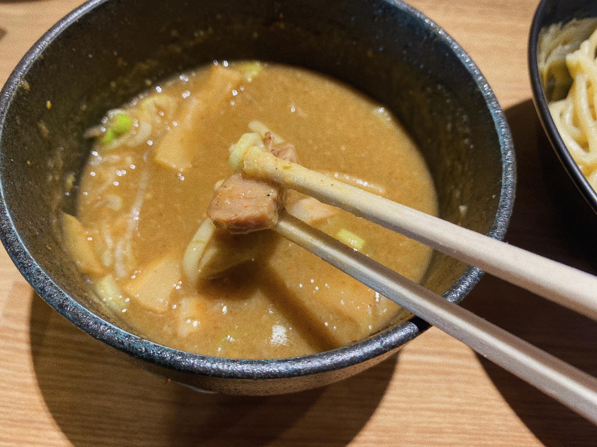 つけ麺  弐瓶(にかめ) つけ麺 (魚介豚骨つけ麺)  スープ