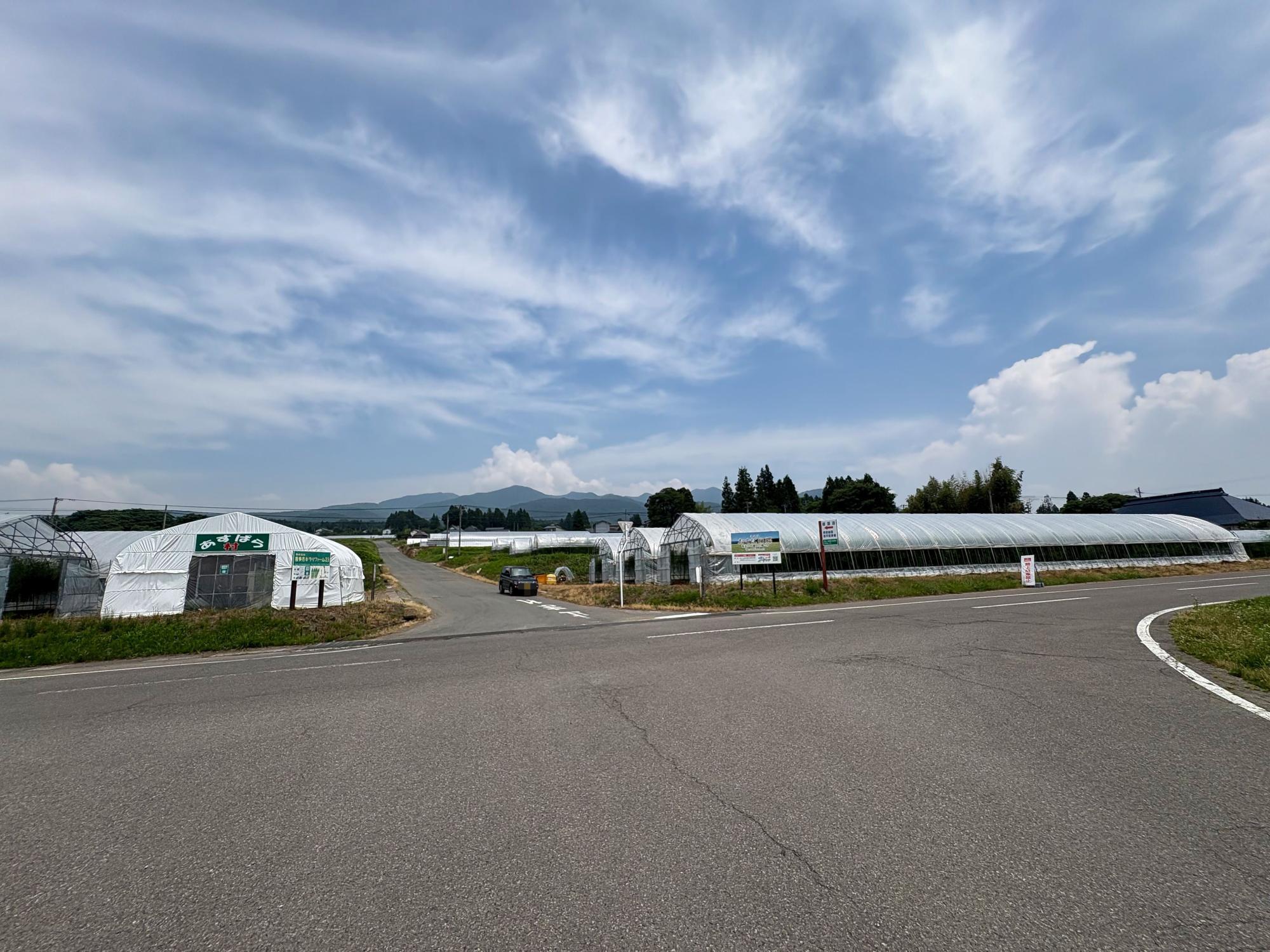 恋人坂終点 車のある方へ直進