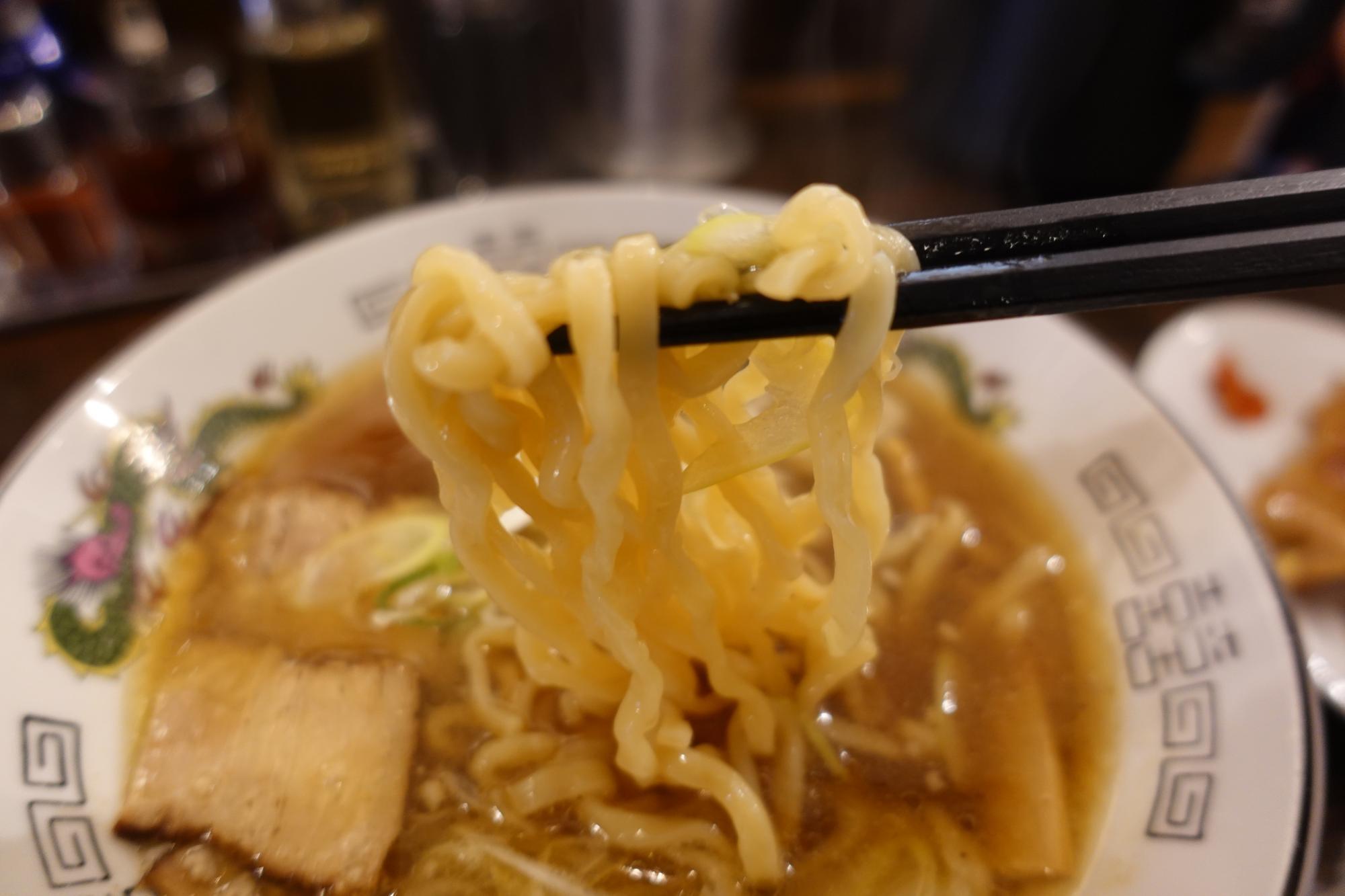 空山NEO(くうざんネオ)  「空」 醤油ラーメン 麺