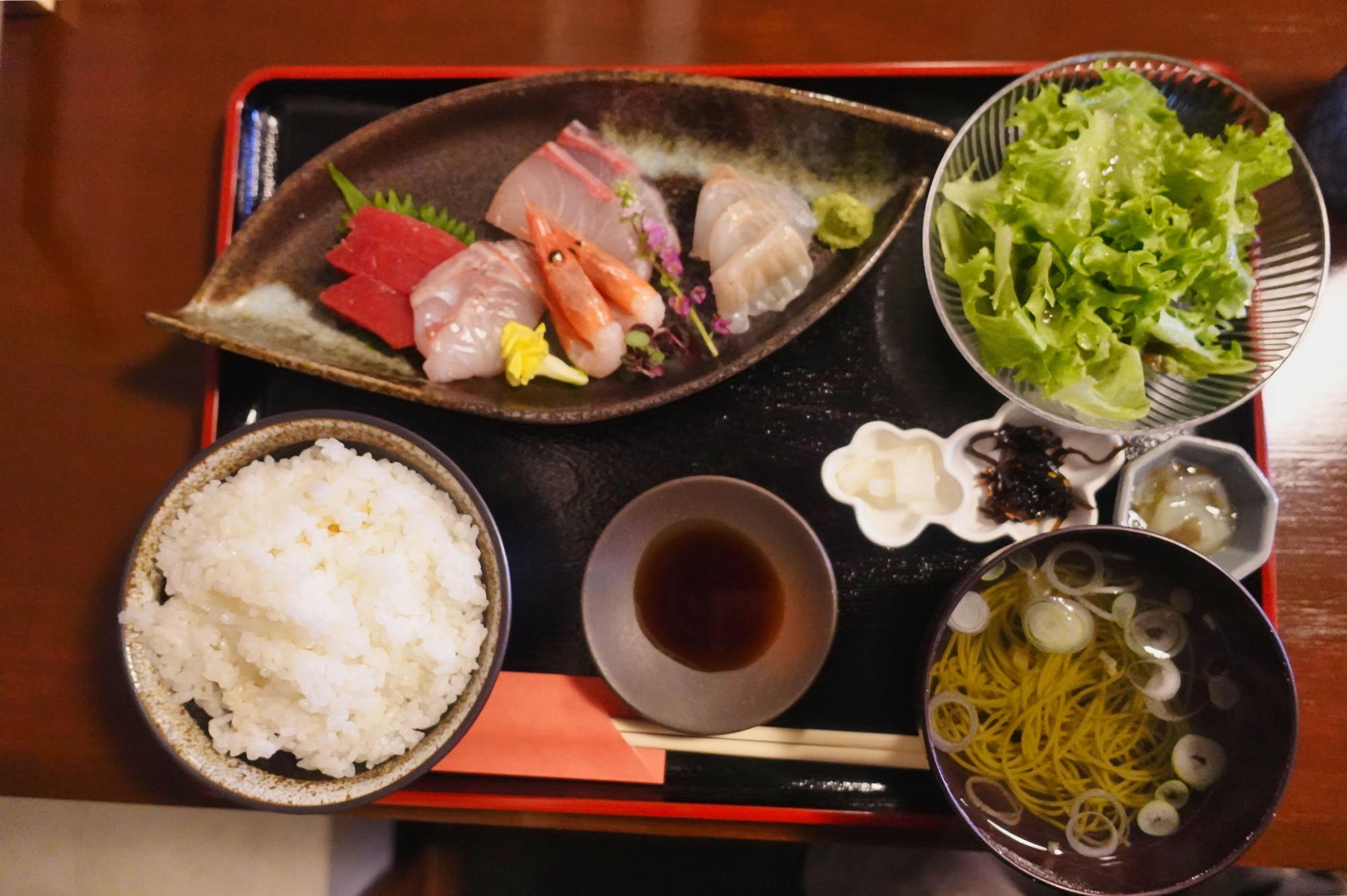 有頂天 本鮪と鮮魚のお造り5点盛り定食