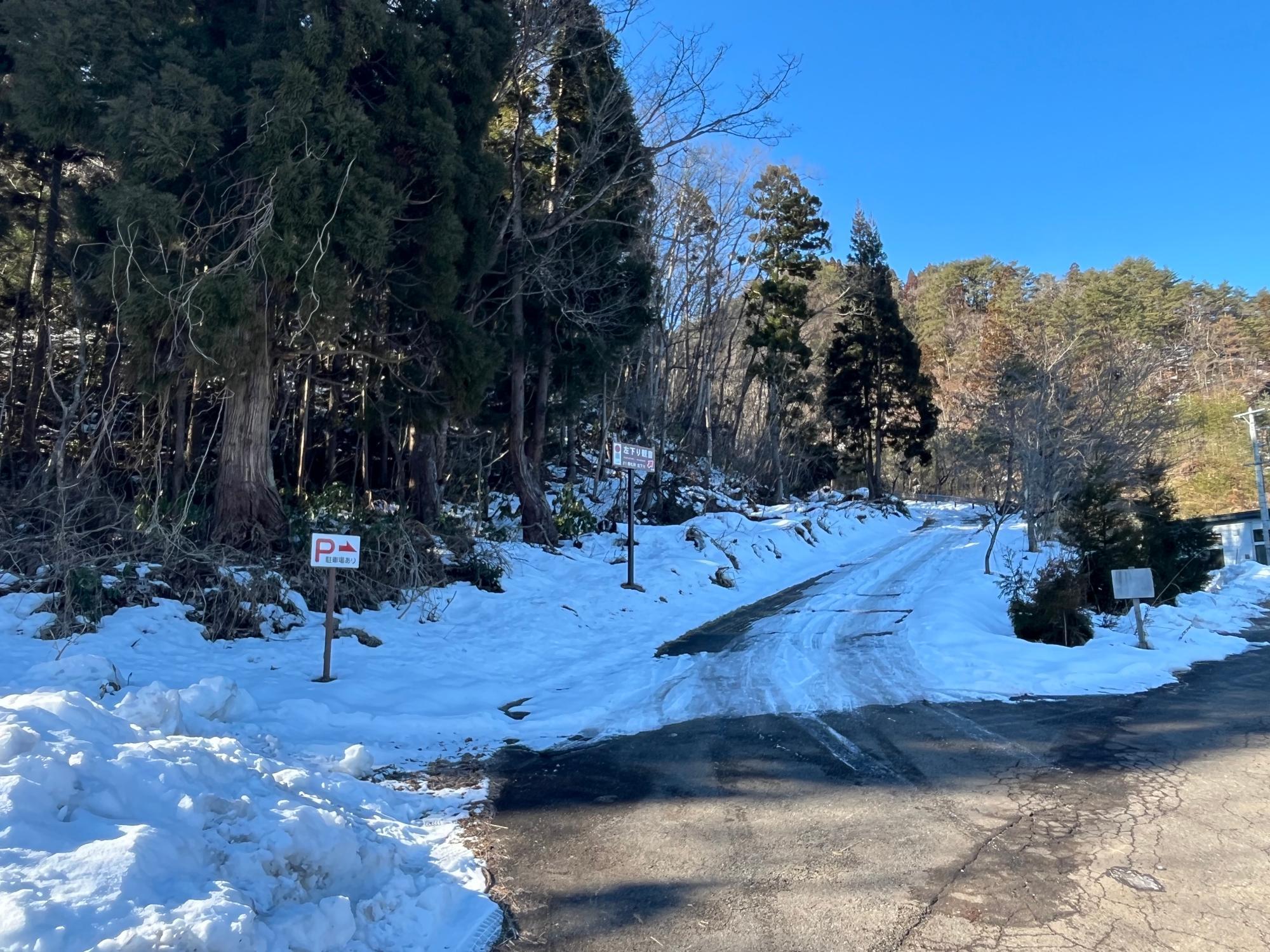 左下り観音堂 山に入るところ