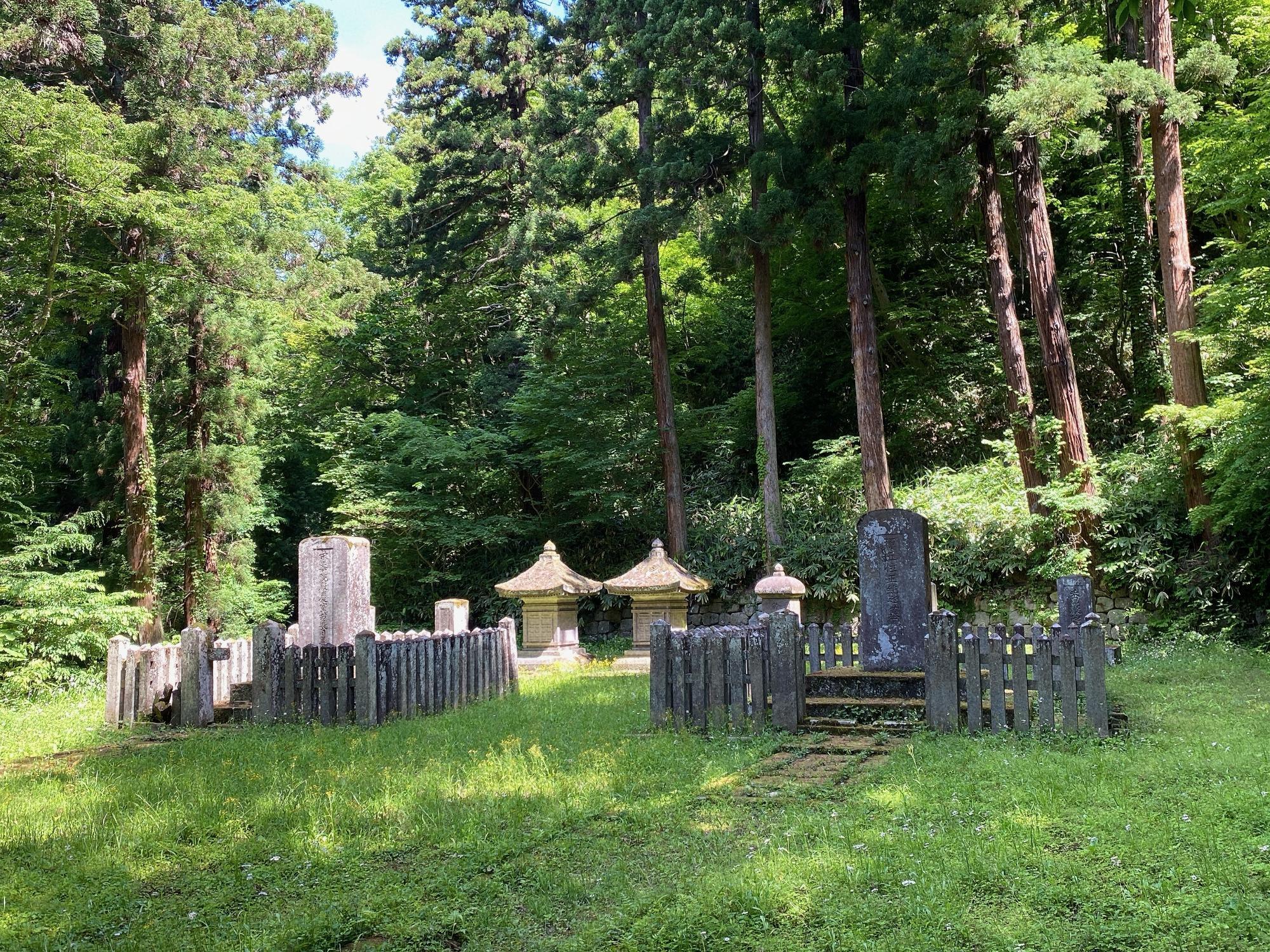 会津藩主松平家墓所 院内御廟 中之御庭