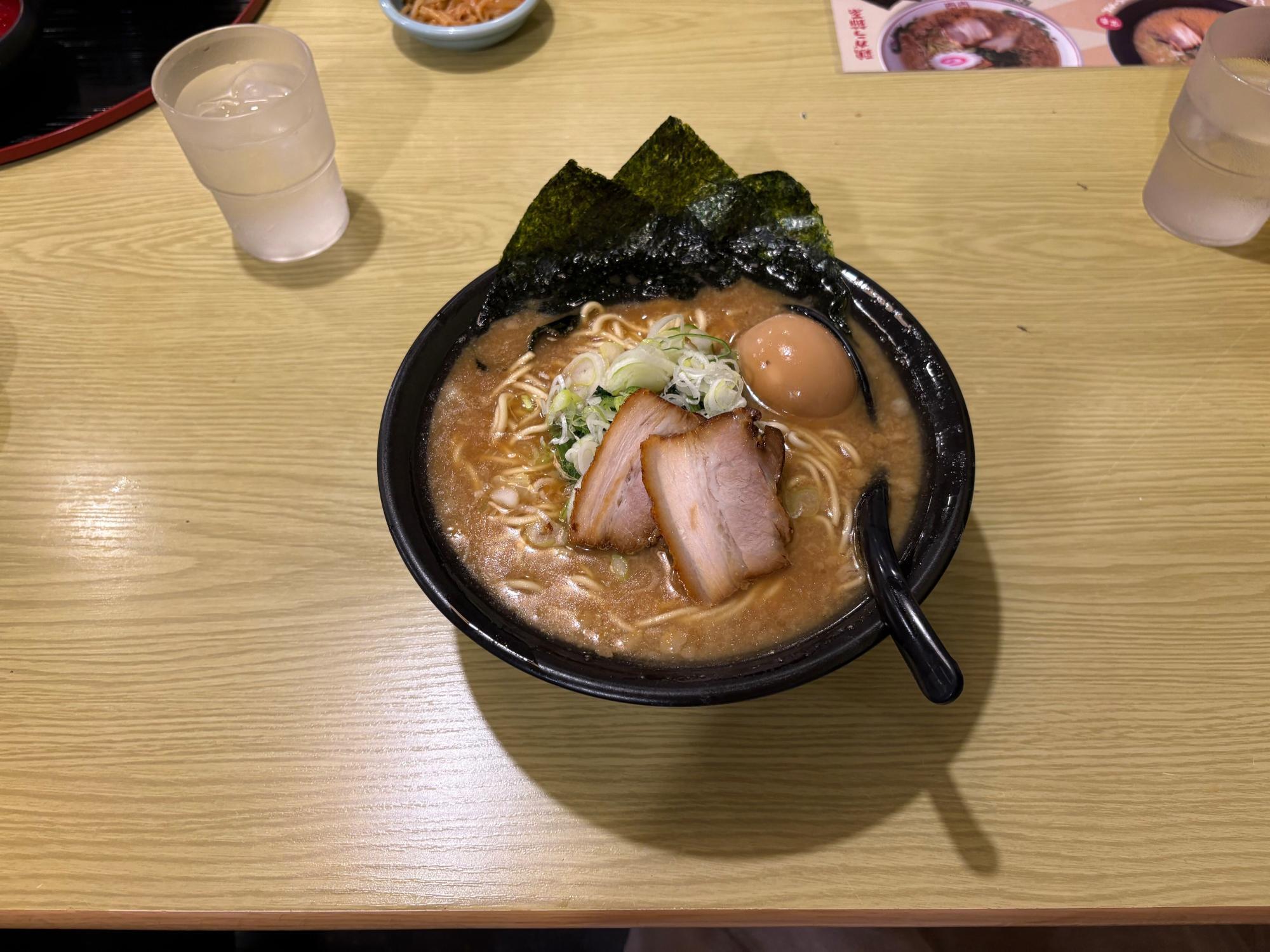 らーめん お食事処 あおやま とんこつ（みそ）らーめん（太麺）