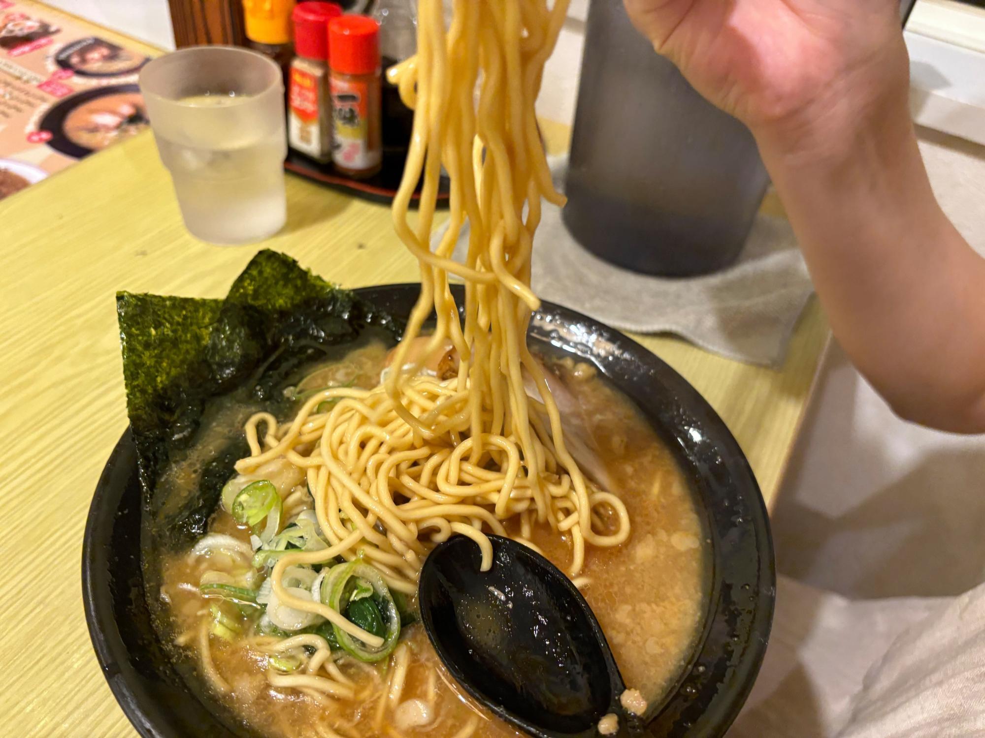 らーめん お食事処 あおやま とんこつ（みそ）らーめん（太麺）