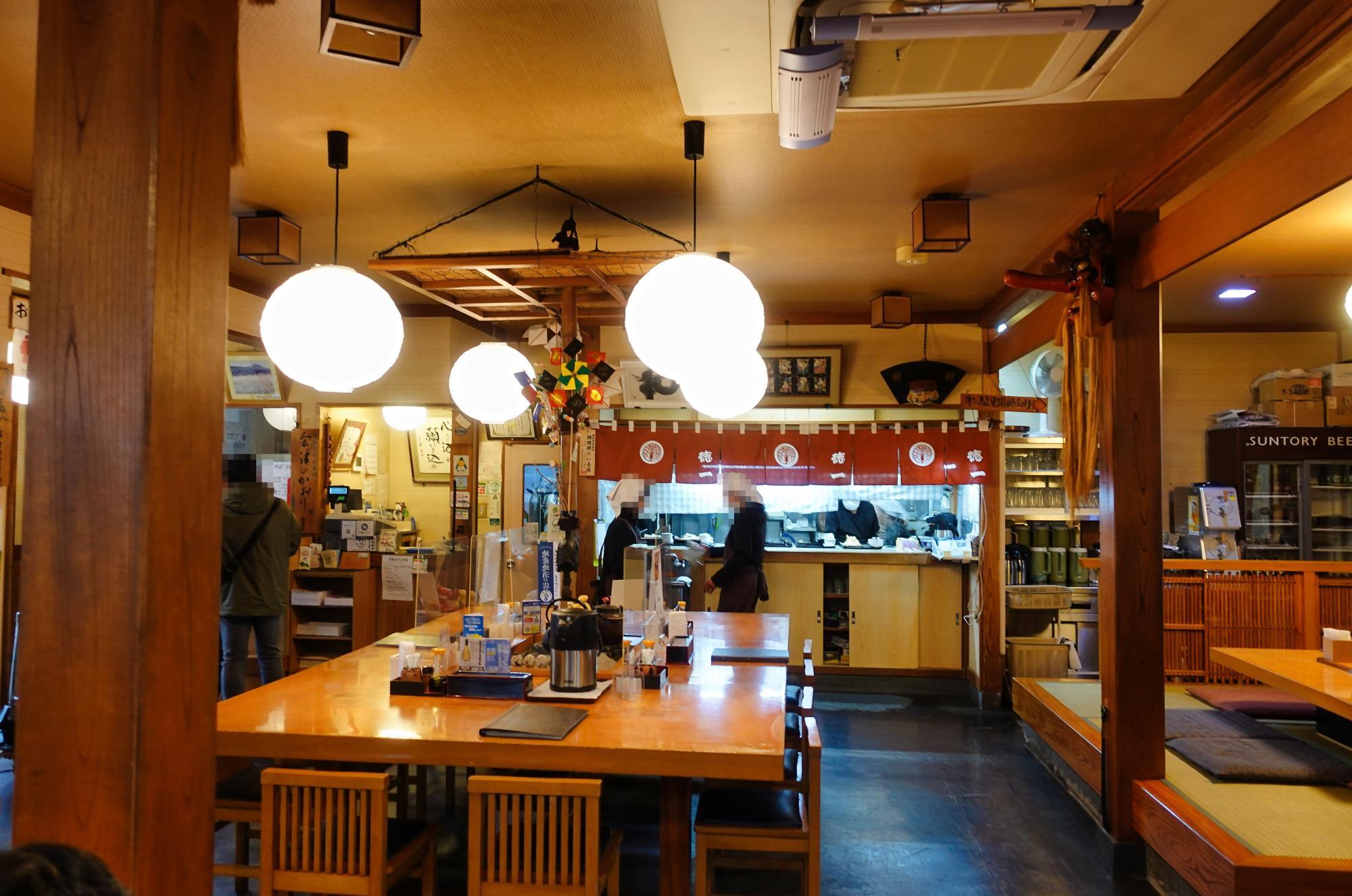 徳一(とくいち)  店舗 店内 テーブル席