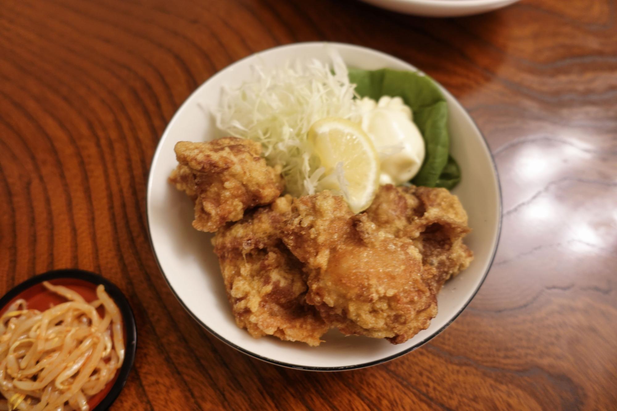 お食事処 あおやま ハーフ唐揚げ