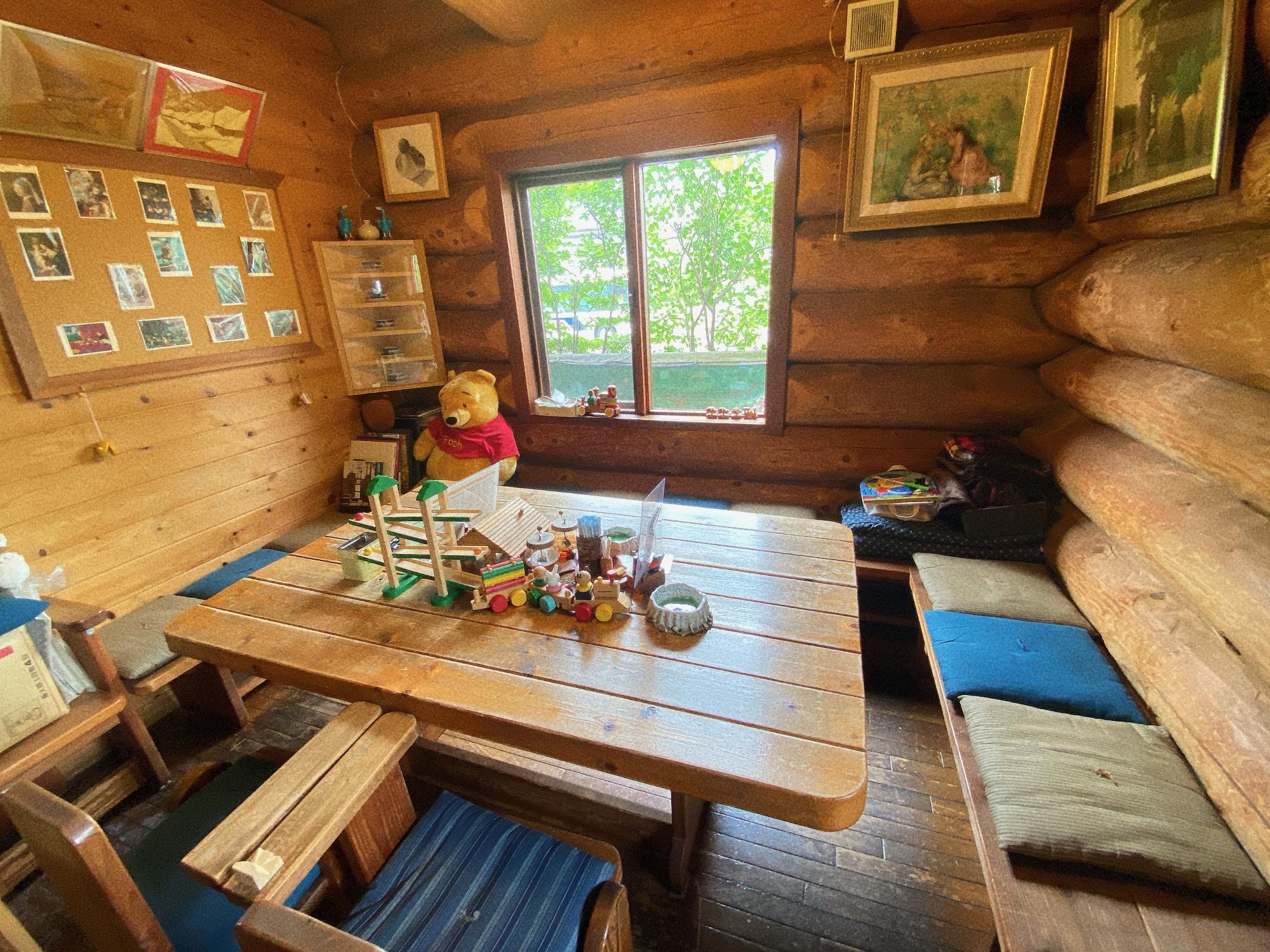 珈琲館 ひろ 1F 奥のテーブル