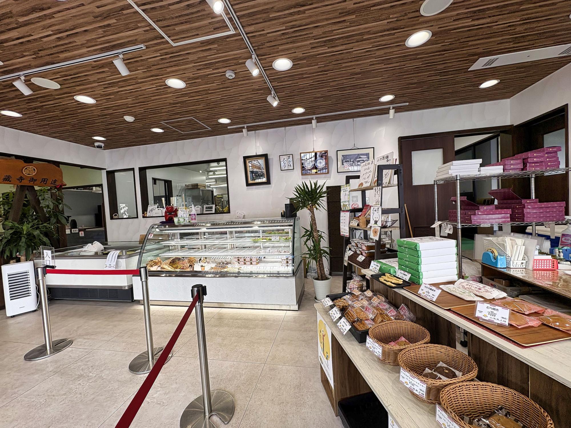 小池菓子舗（こいけかしほ）店内
