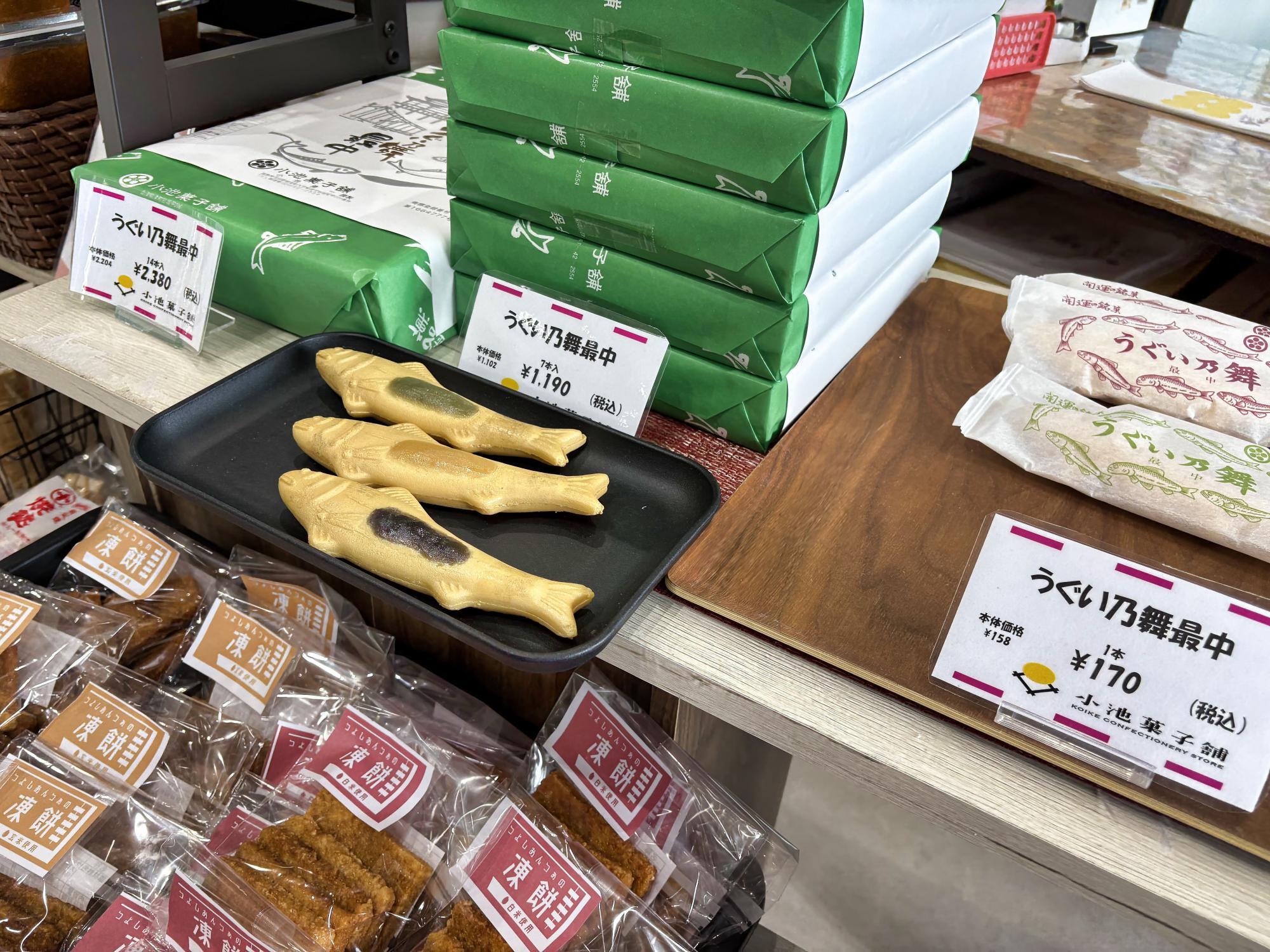 小池菓子舗（こいけかしほ）店内 うぐい乃舞最中
