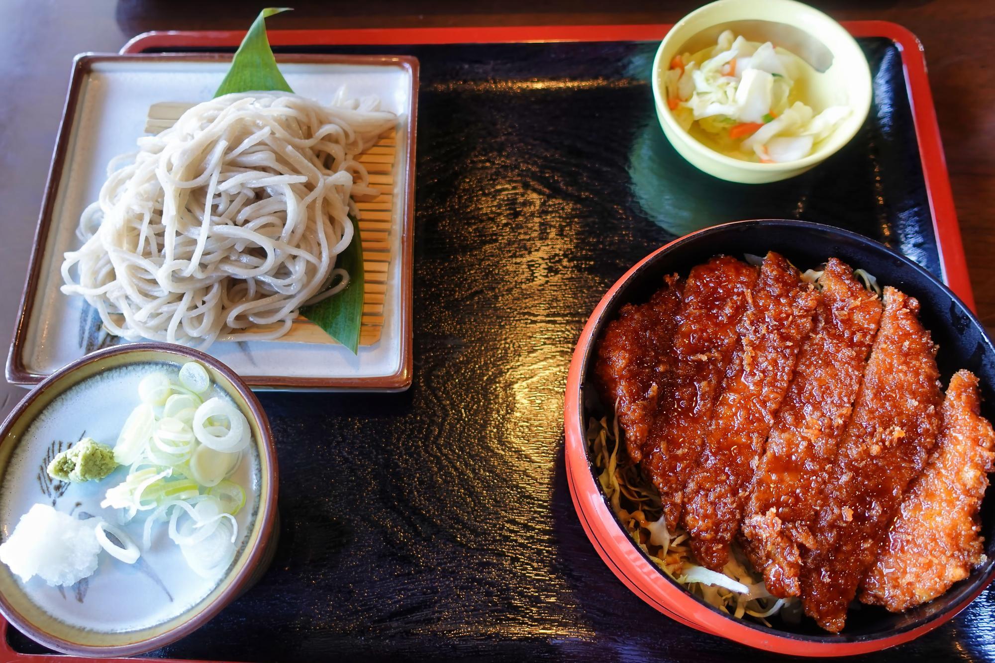 美蕎旬菜 三城 ソースカツ丼と蕎麦のセット