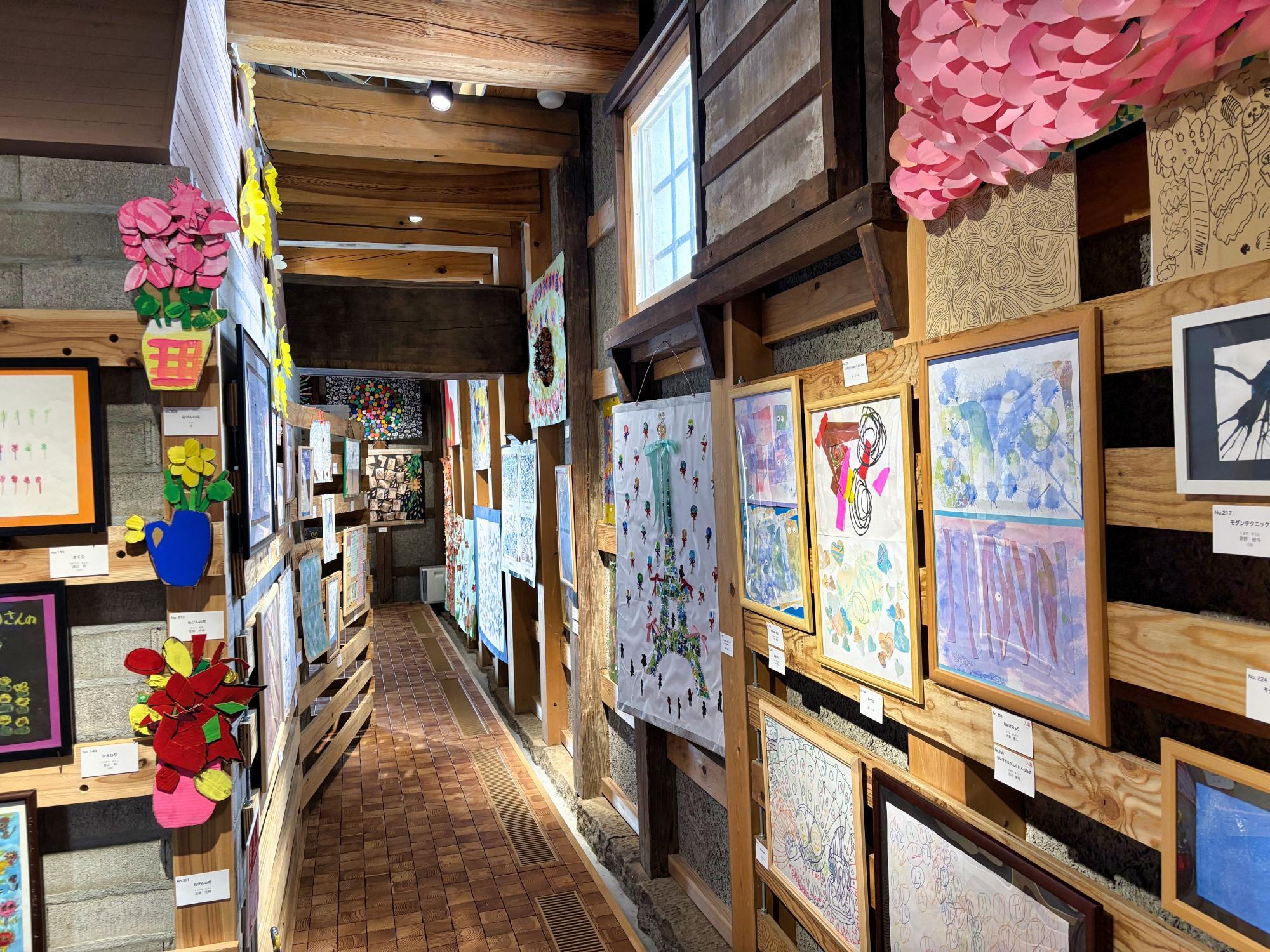 はじまりの美術館 きになる↑↓ひょうげん