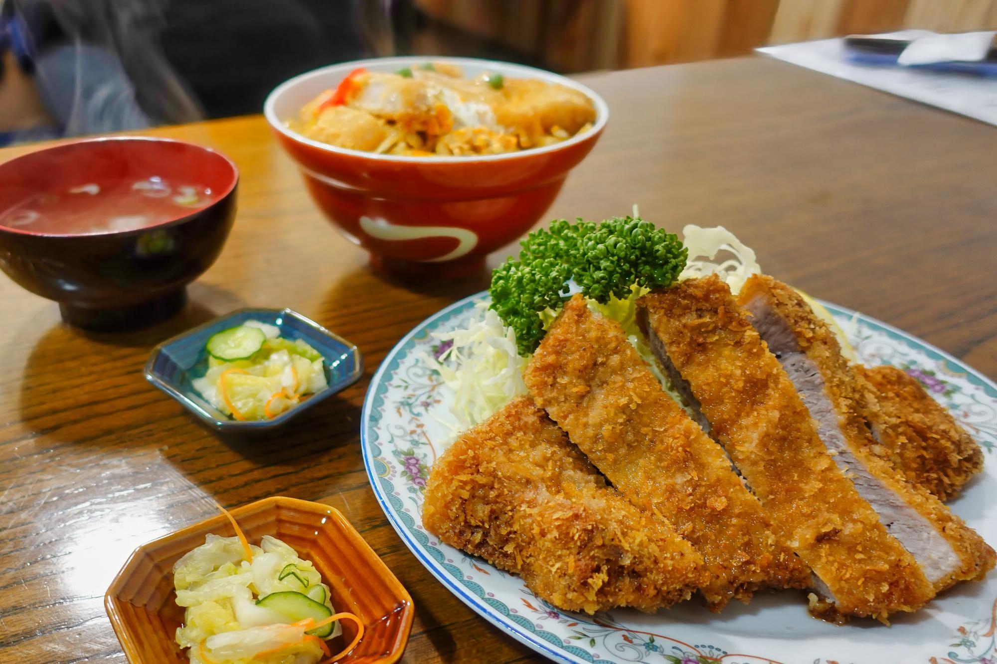 とんかつ栄(さかえ)  ロースとんかつ定食