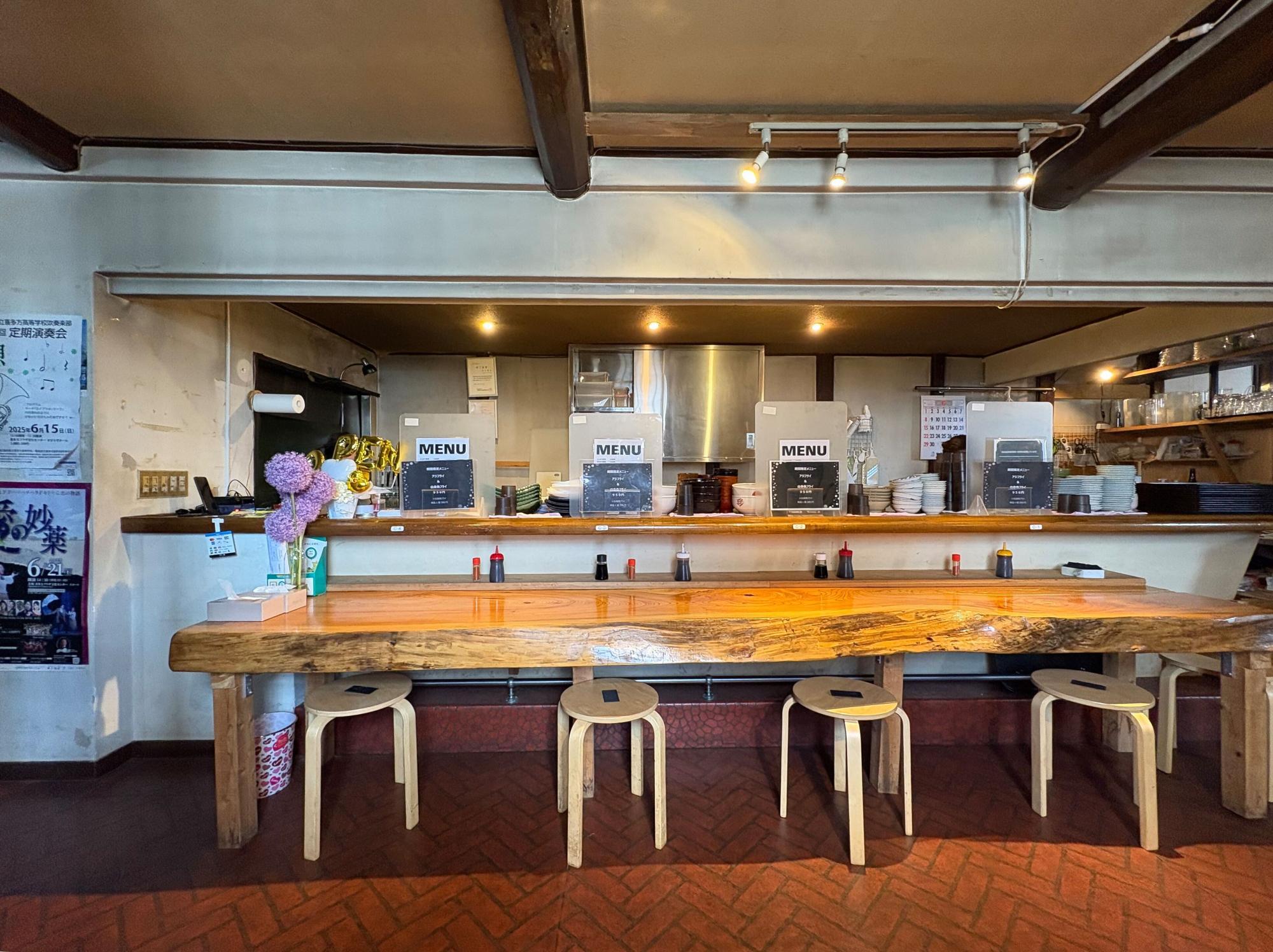 ごはんや華奈/はな 店内 カウンター席