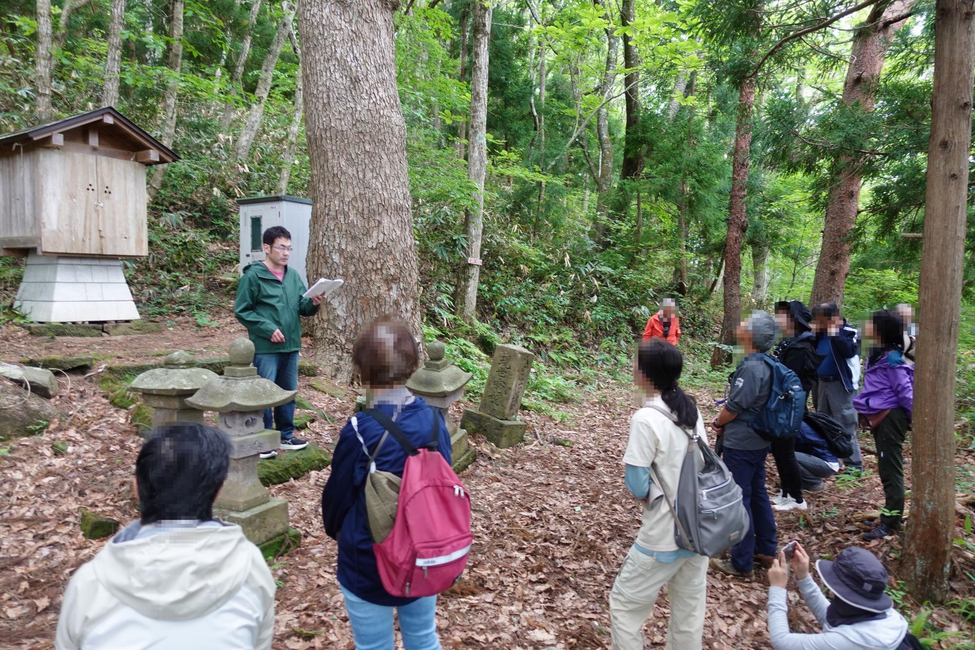 和合亮一さんと歩く「おとなの遠足」第2回 青木山の自然
