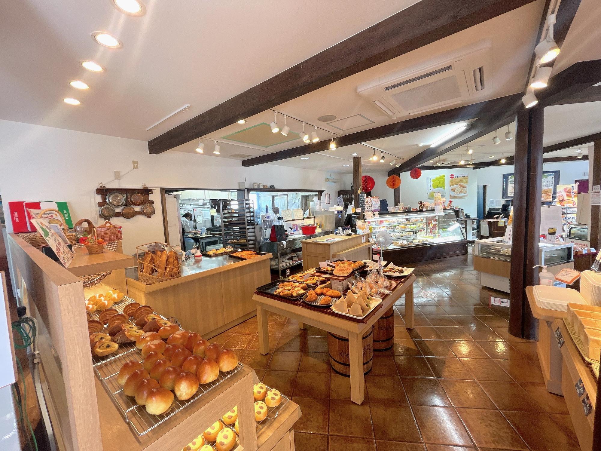 タローパンは太郎庵(にいでら店)のパン屋さん 店内