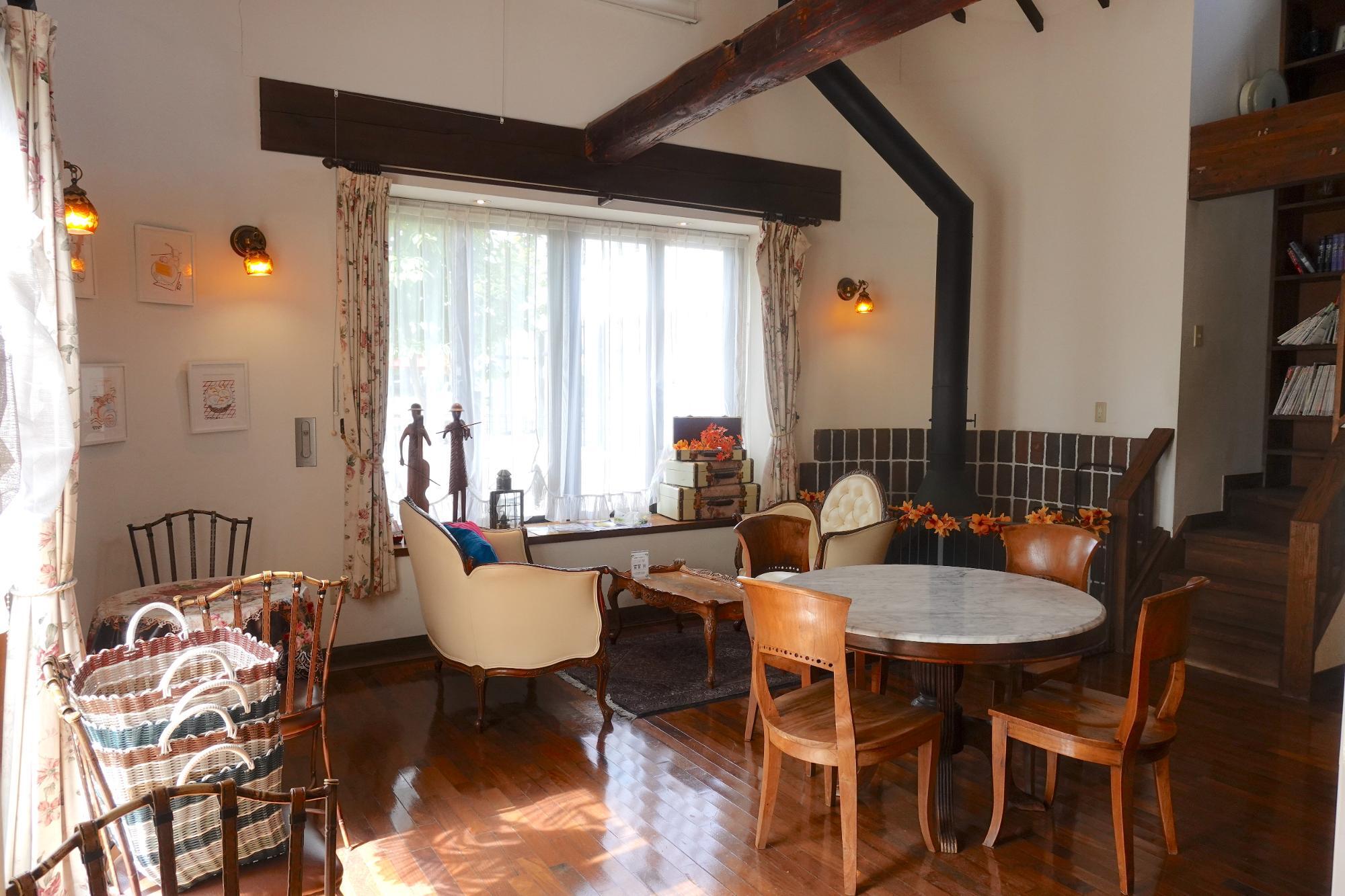 タローパンは太郎庵(にいでら店)のパン屋さん 喫茶コーナー