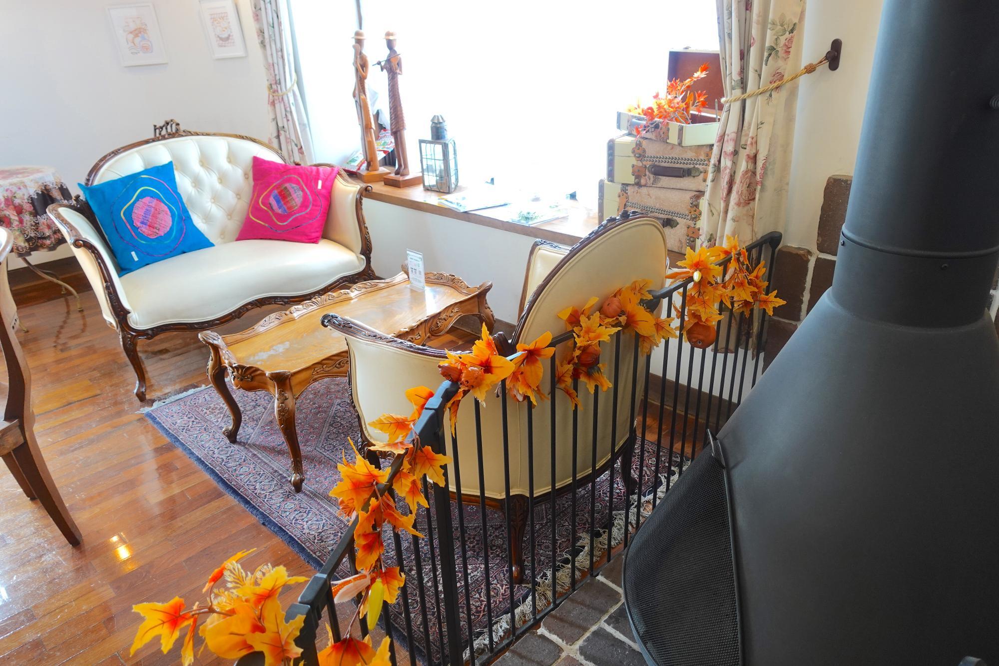 タローパンは太郎庵(にいでら店)のパン屋さん 喫茶コーナー