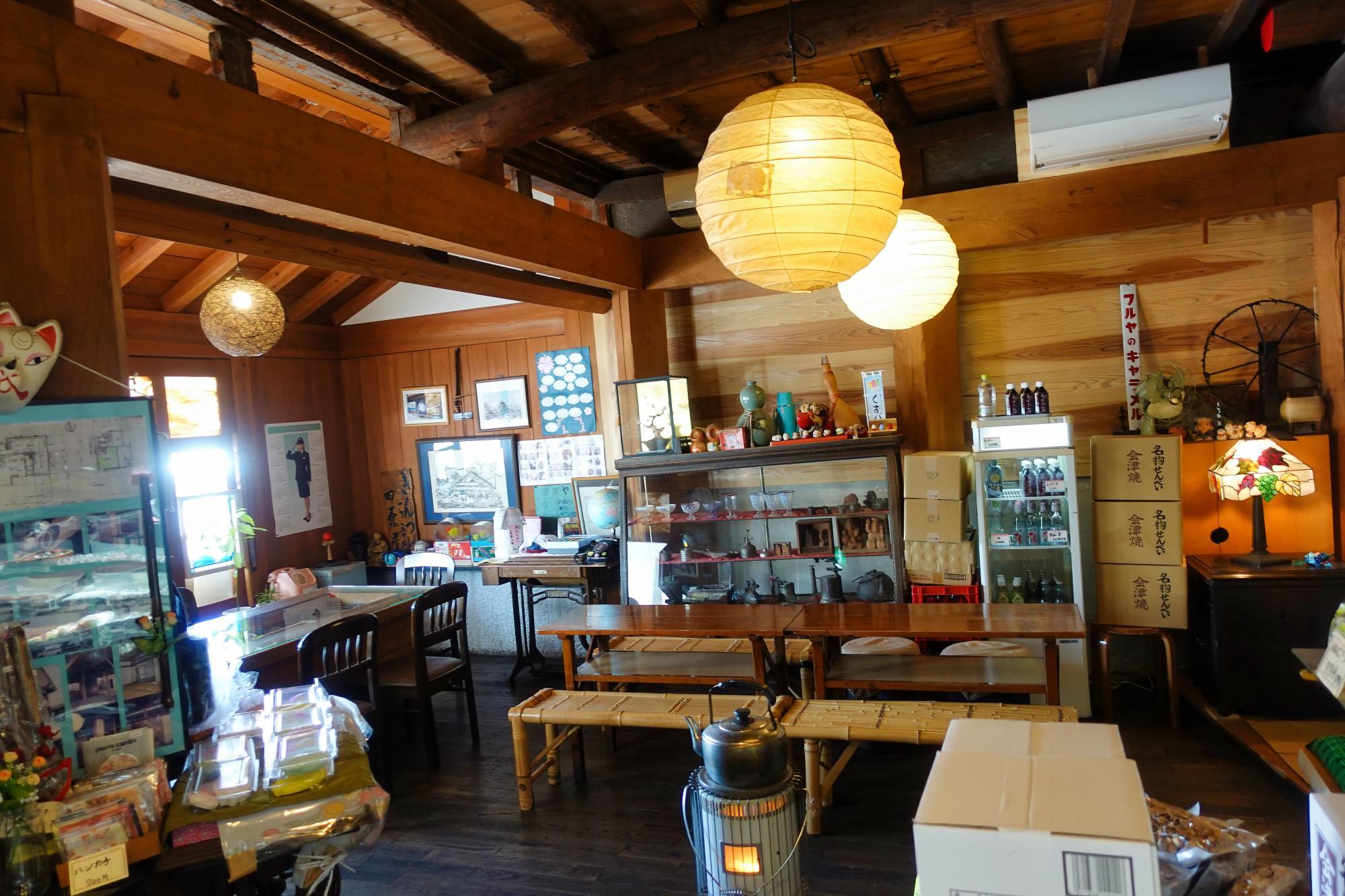田原屋菓子店 店内