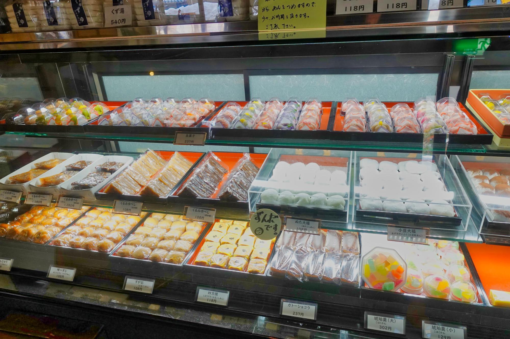田原屋菓子店 店内