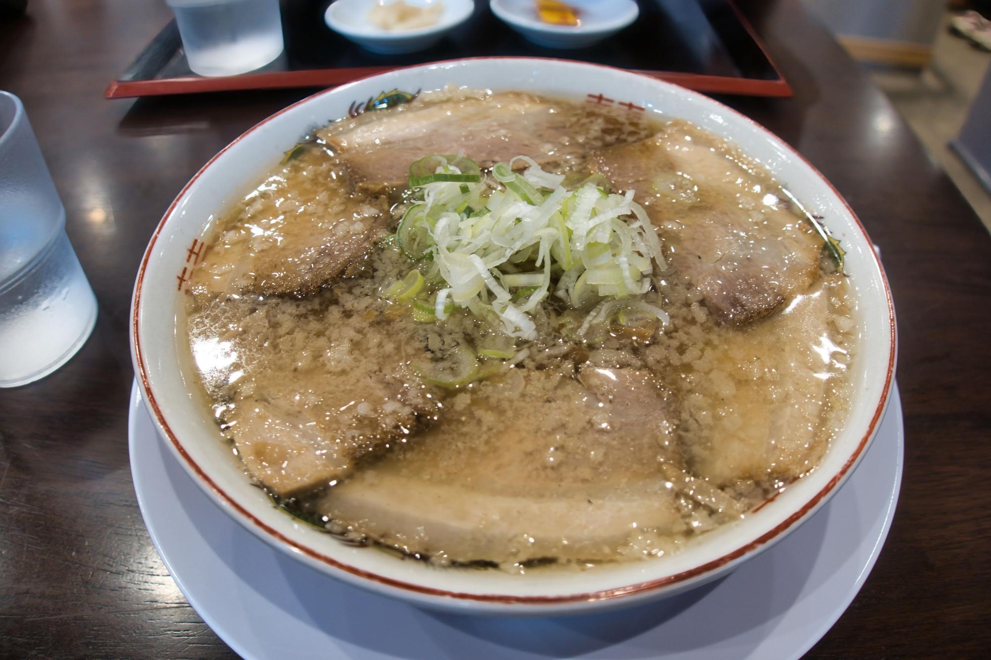 らぁ麺 まえ田 （ラーメン まえだ）チャーシュー麺 背脂入り