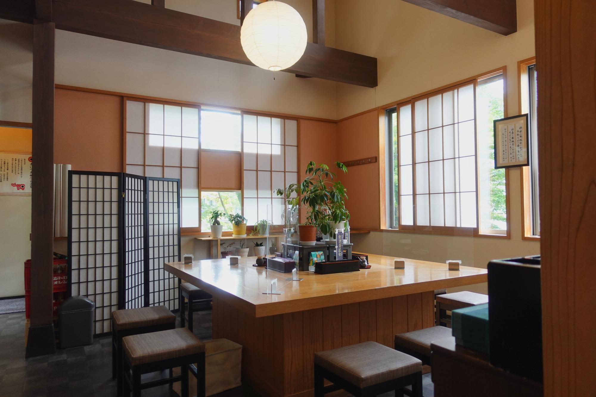 蕎麦蕎房 かみしろや 店内