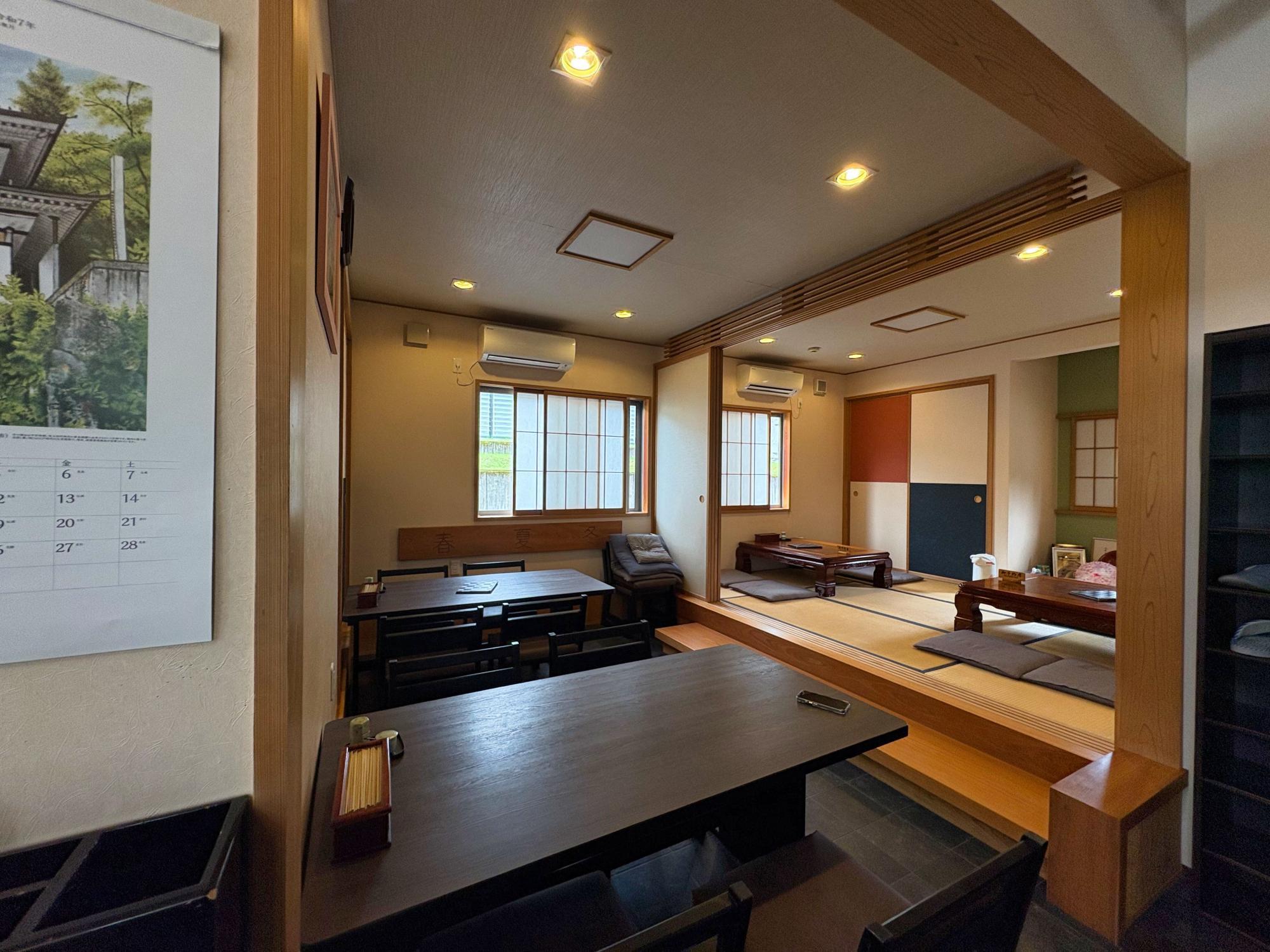 蕎麦蕎房 かみしろや 店内