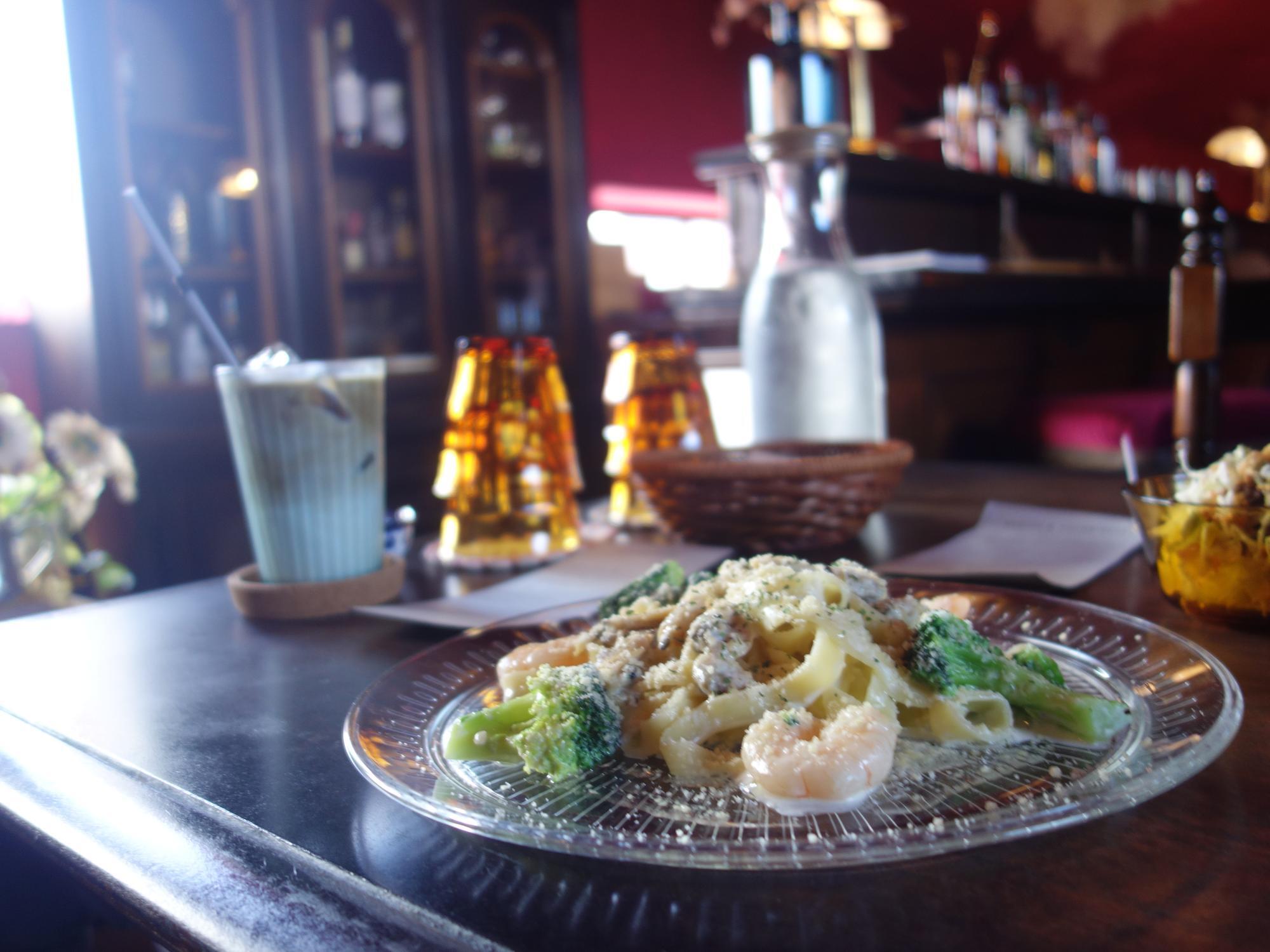 キッチン イザナイ 海老とあさりとブッロコリー レモンクリームパスタ