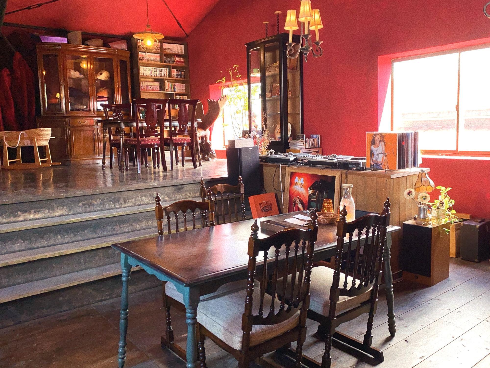 キッチン イザナイ 店内