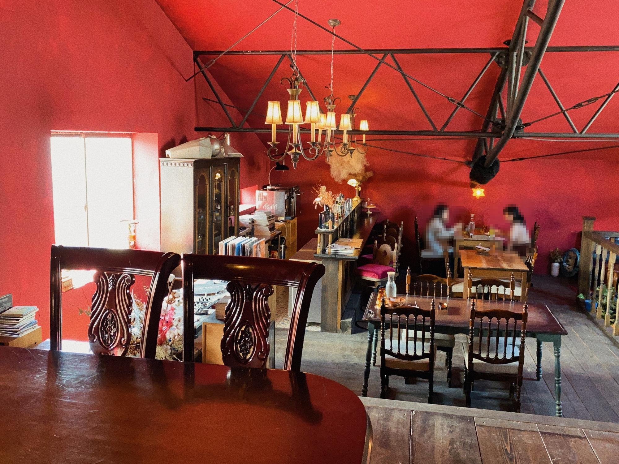 キッチン イザナイ 店内