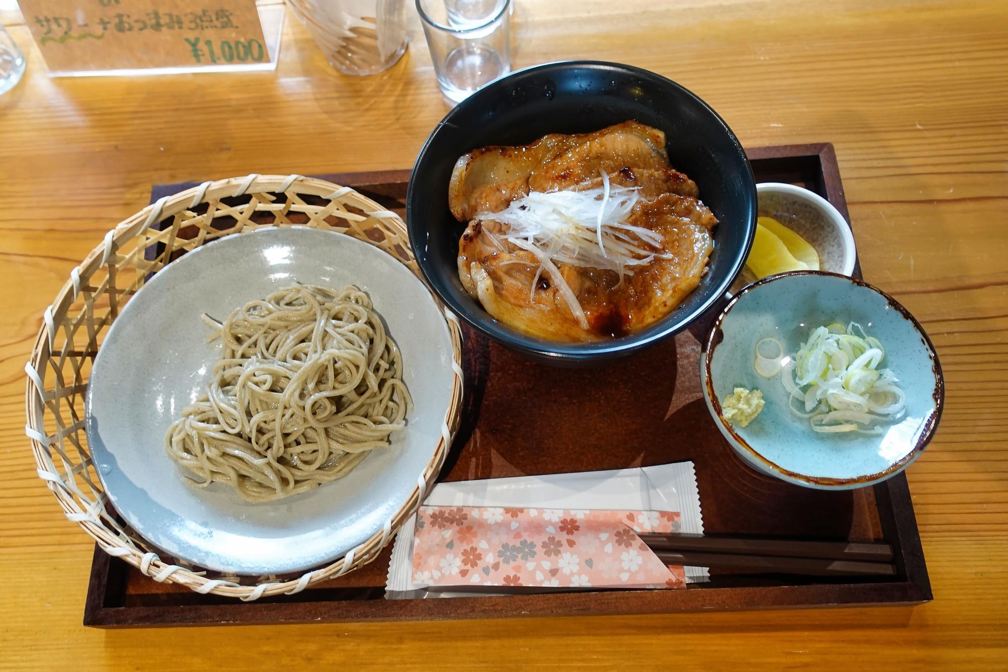 風と陽なたとそばの花 日替わりランチ 十勝風豚丼とハーフ蕎麦