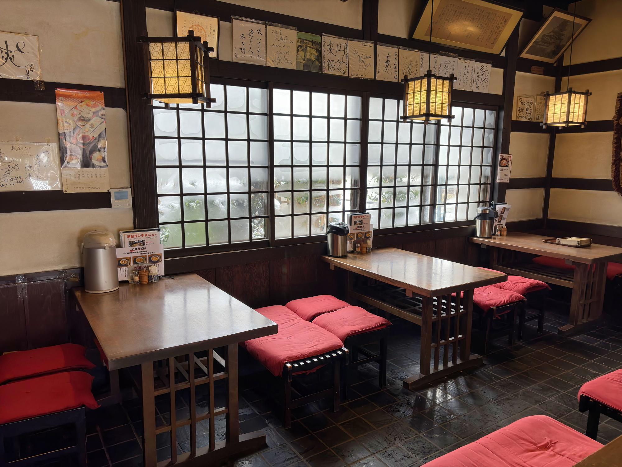 会津 二丸屋武蔵亭(にまるや むさしてい)  テーブル席