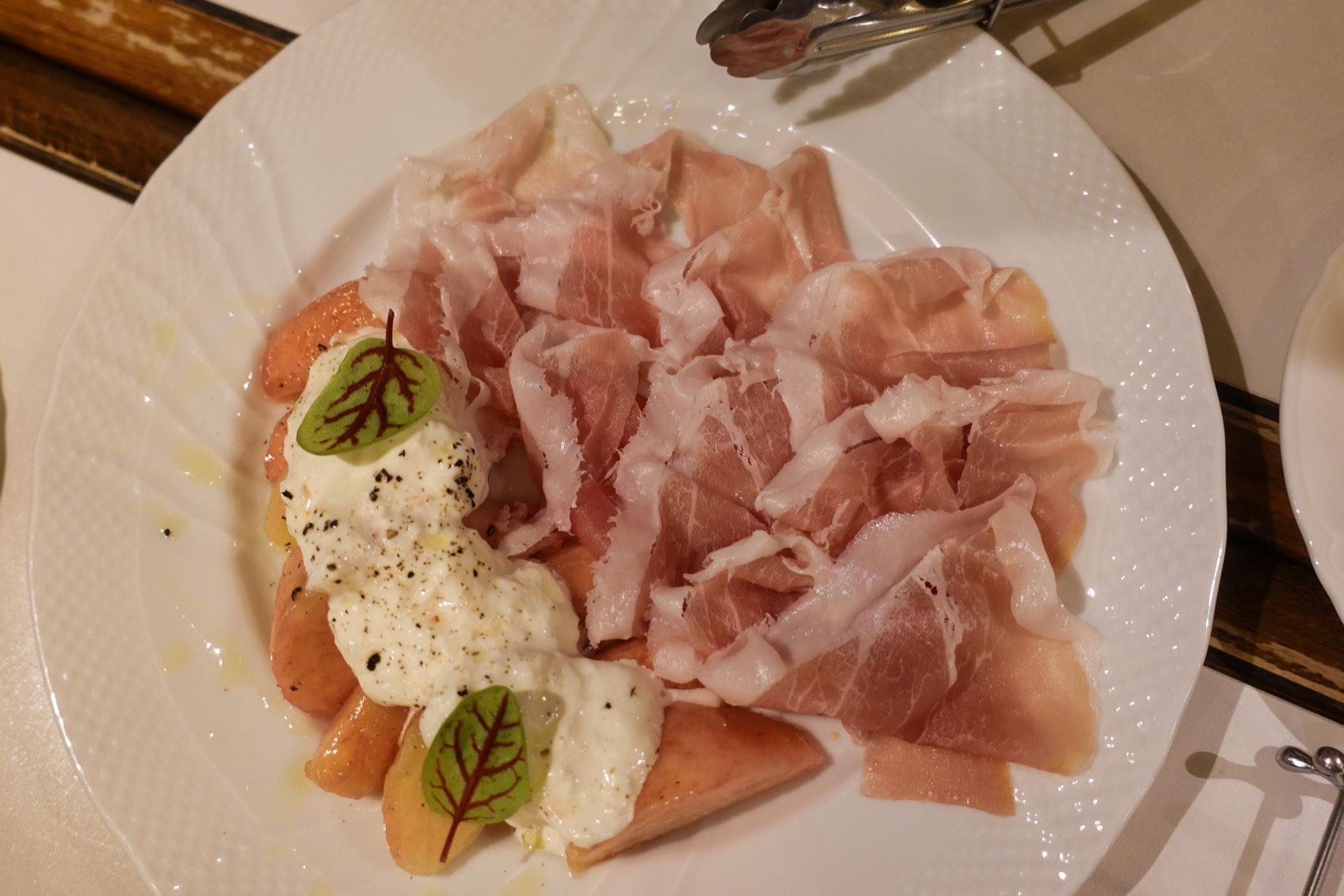 洋食屋セピア 季節のフルーツ＆とろとろフレッシュチーズ＋生ハム