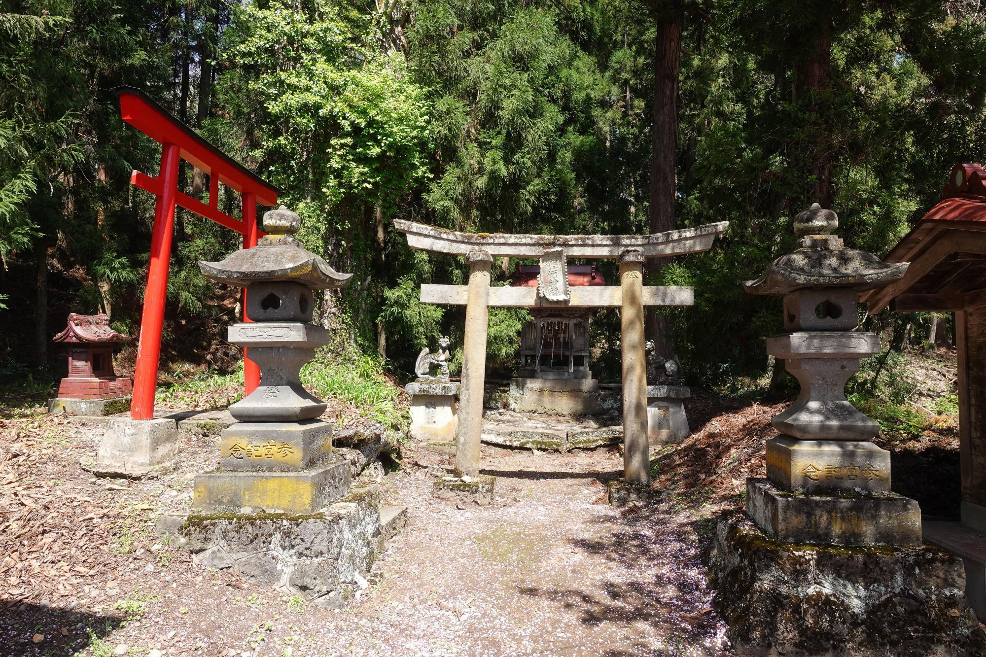 薬王寺 境内 稲荷神社