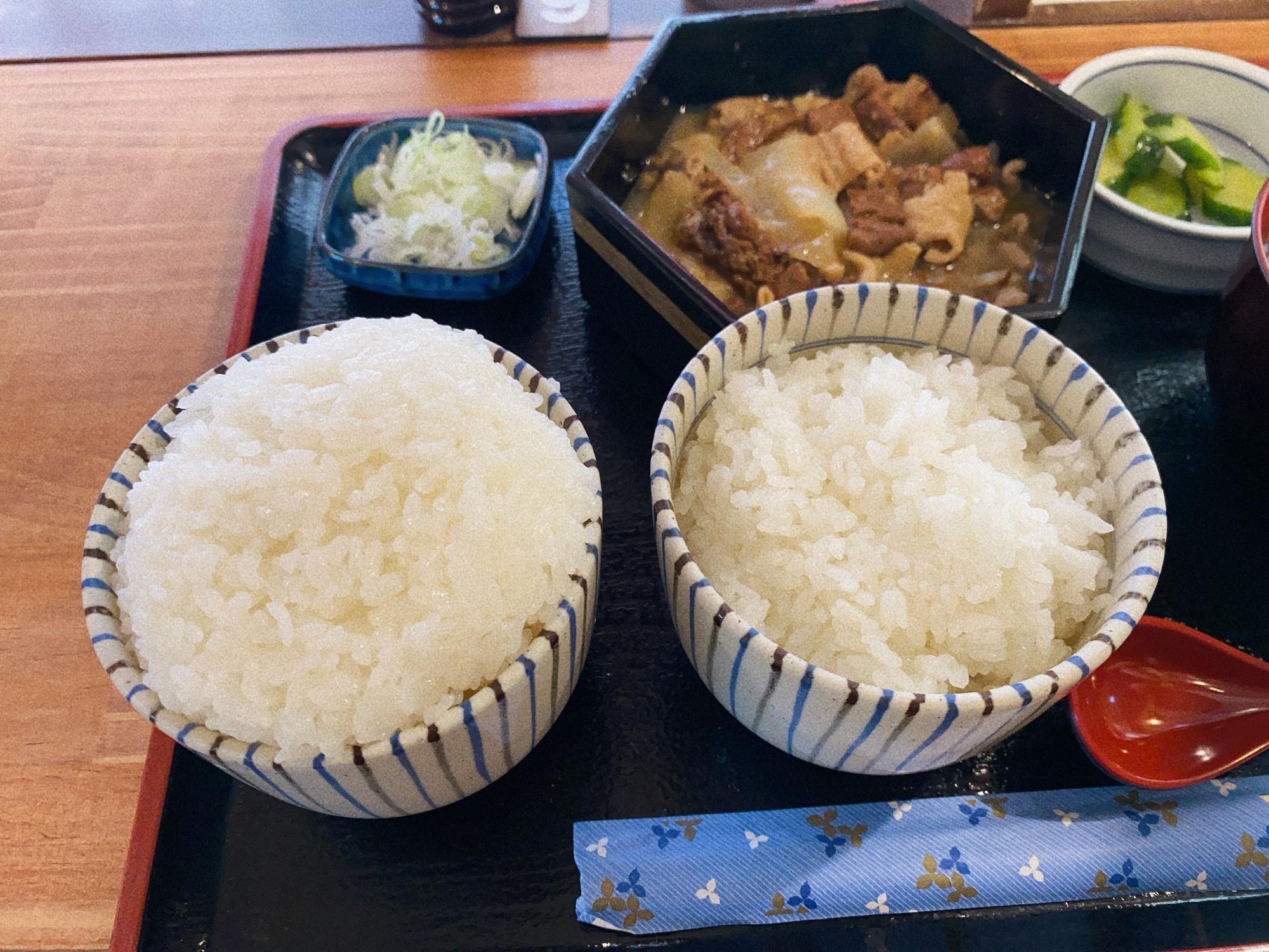 もつ煮の寿 ご飯大盛りと普通盛り