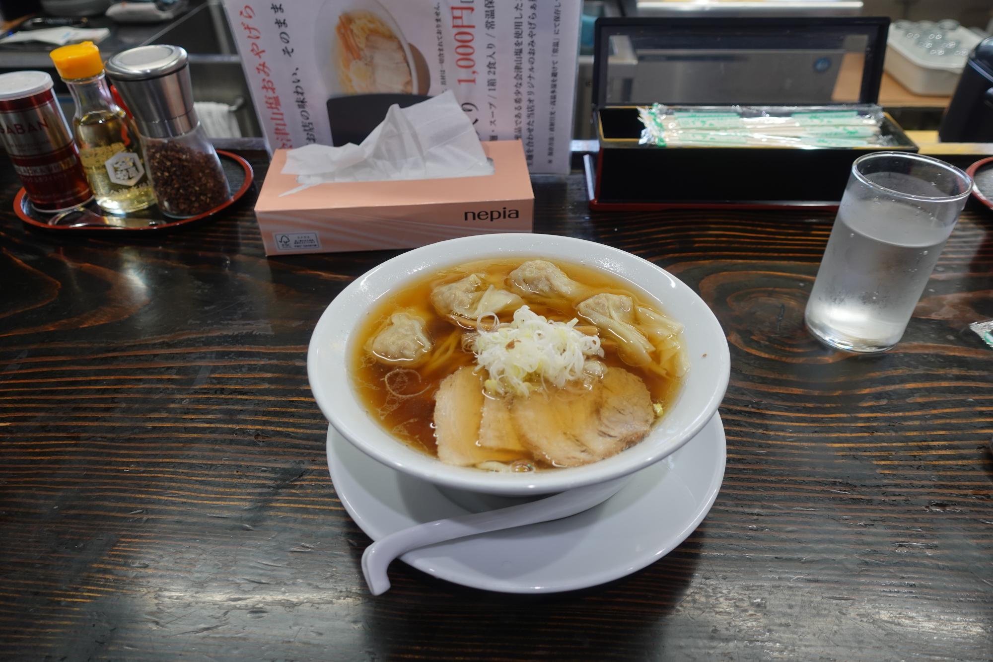 うえんで 山鹿店 醤油ラーメン ＋ ワンタン ＋ 中太ちぢれ麺