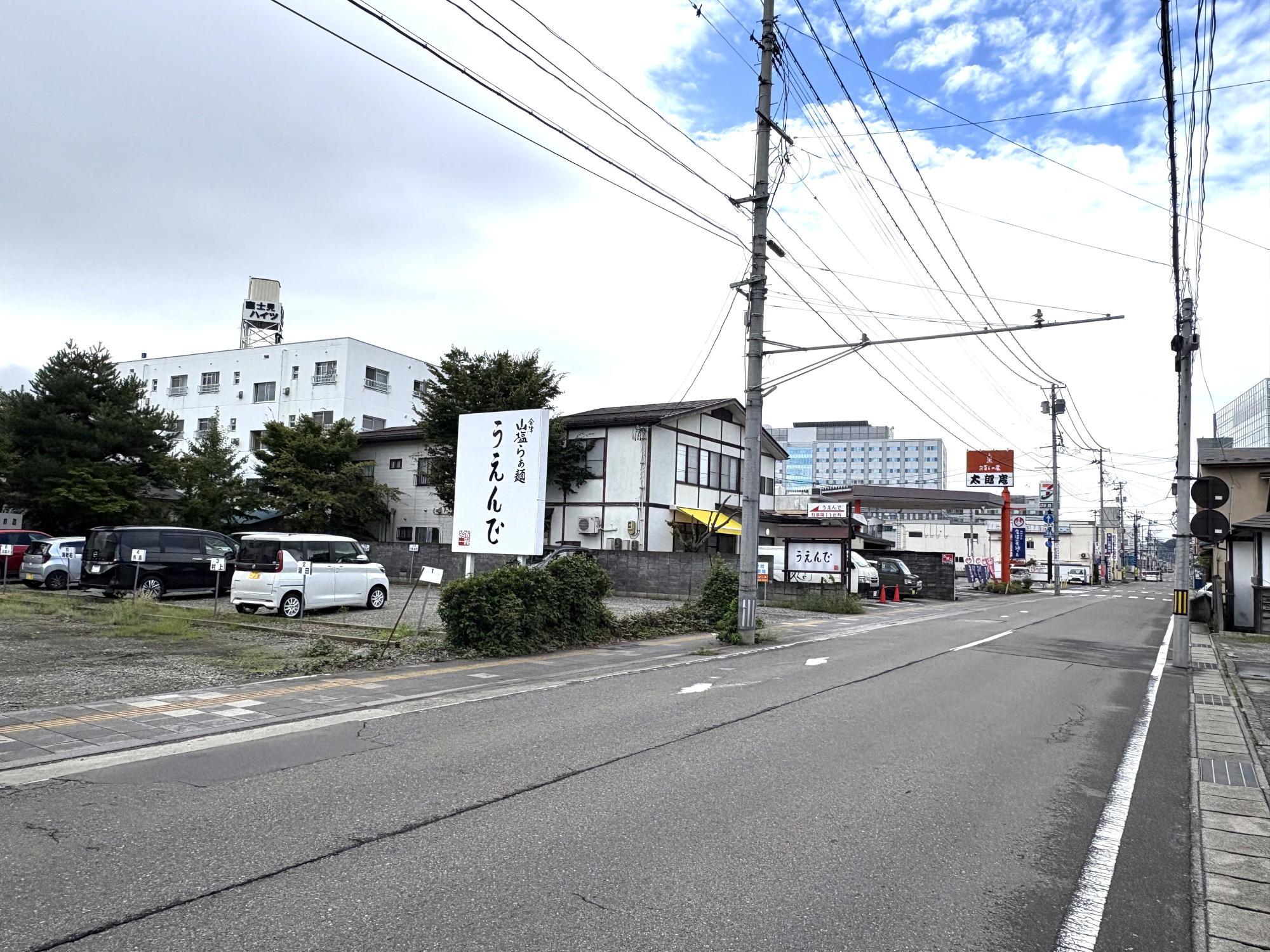 うえんで 山鹿店 店舗外観 駐車場