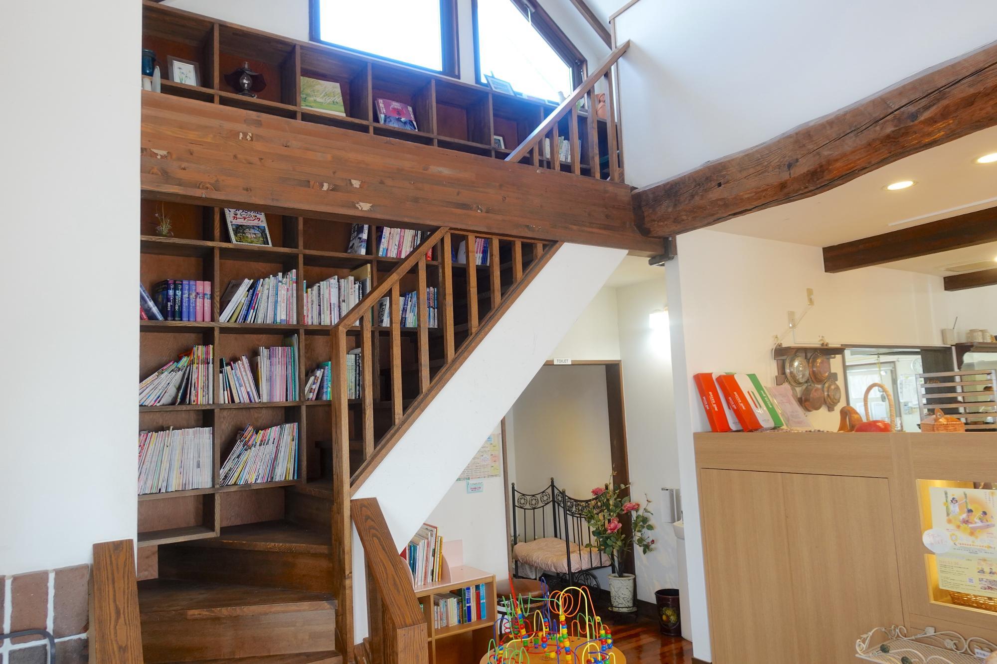 太郎庵 にいでら工房店 喫茶コーナー 図書コーナー