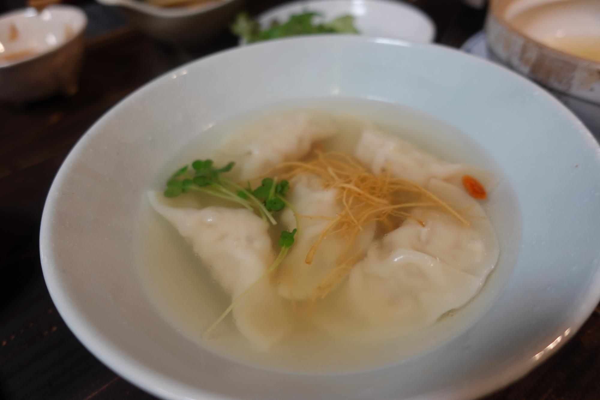 酒処ハチヤ おたねにんじん水餃子