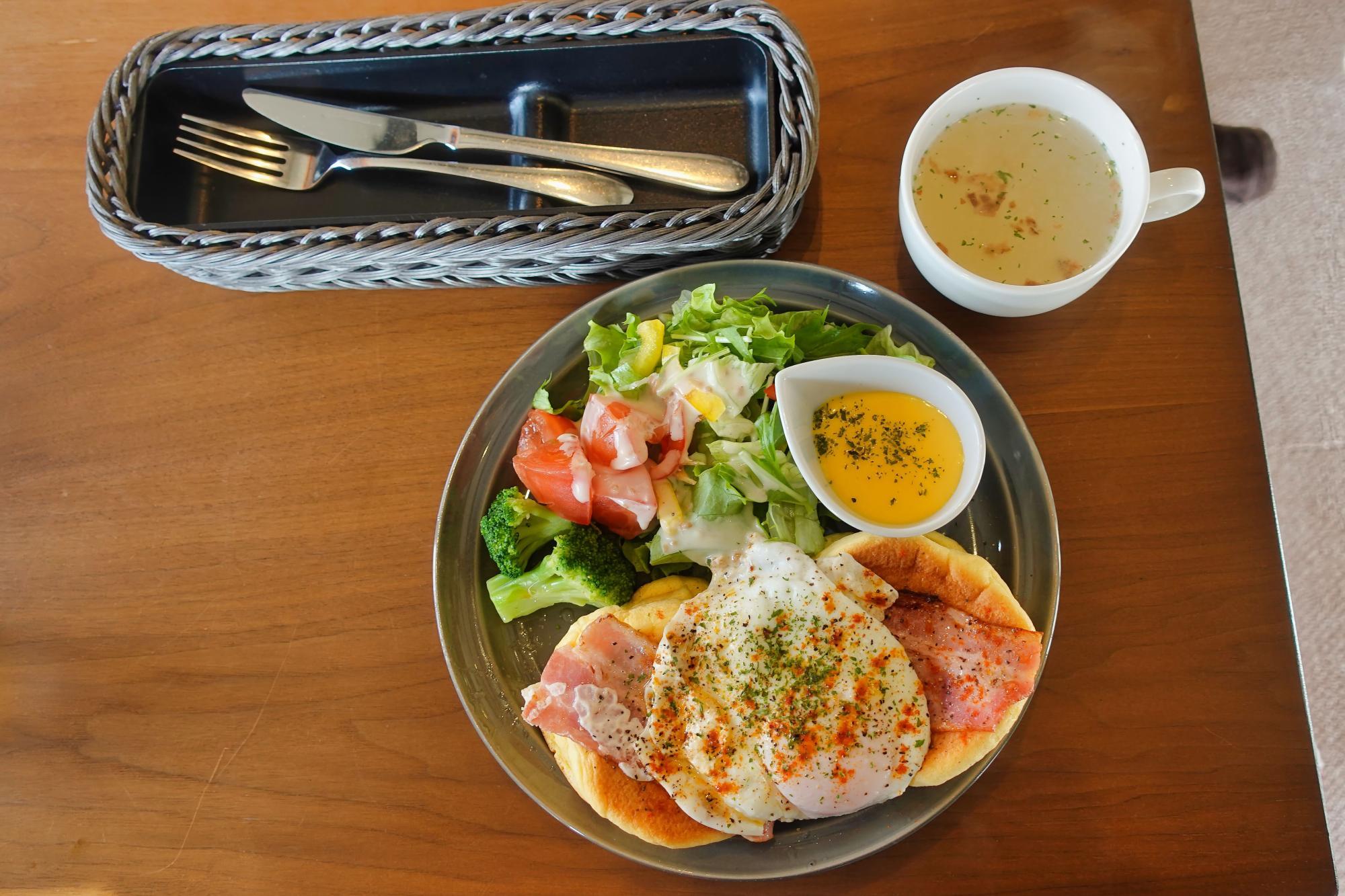 Cocco tree（コッコツリー）エッグベネベネディクト風 ランチパンケーキ